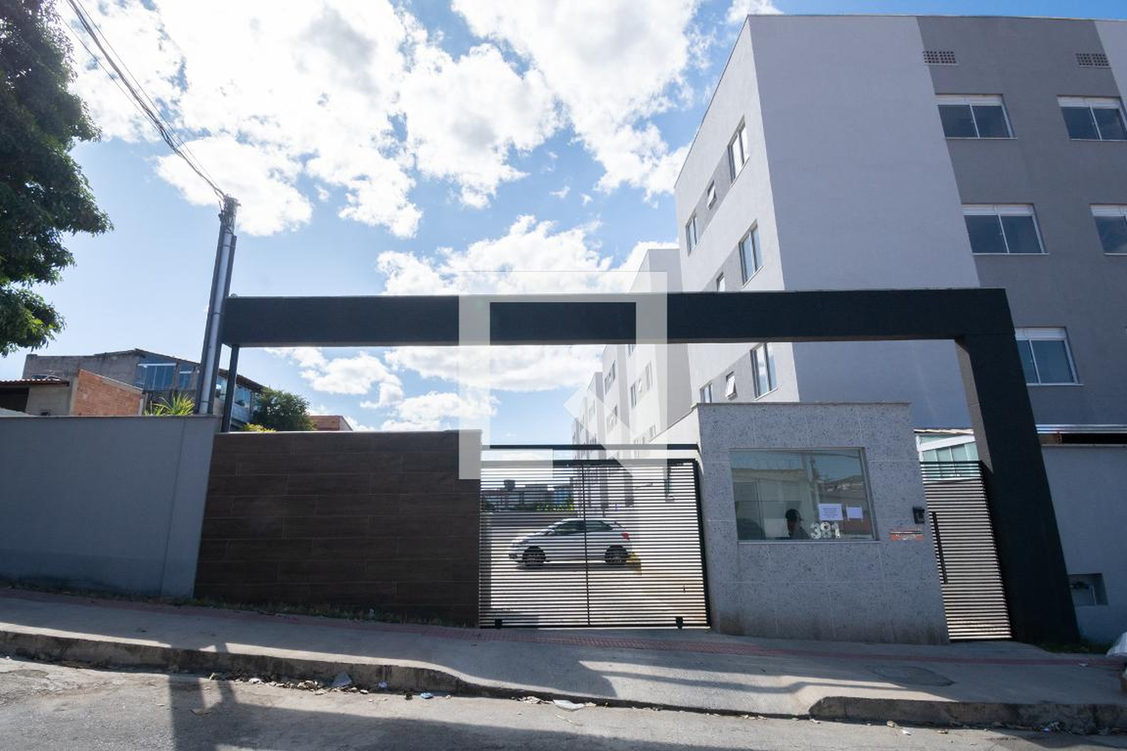 Fachada Condomínio em Rua Araçuaí, 381