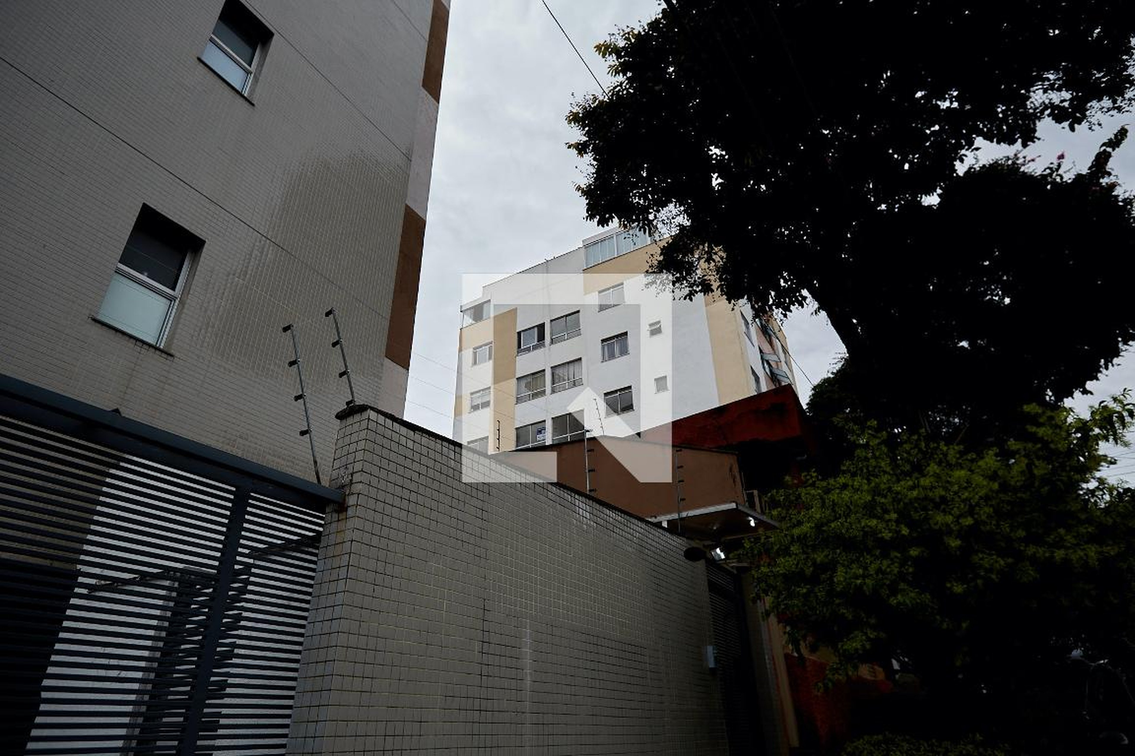 Fachada Condomínio em Rua Andesita, 420