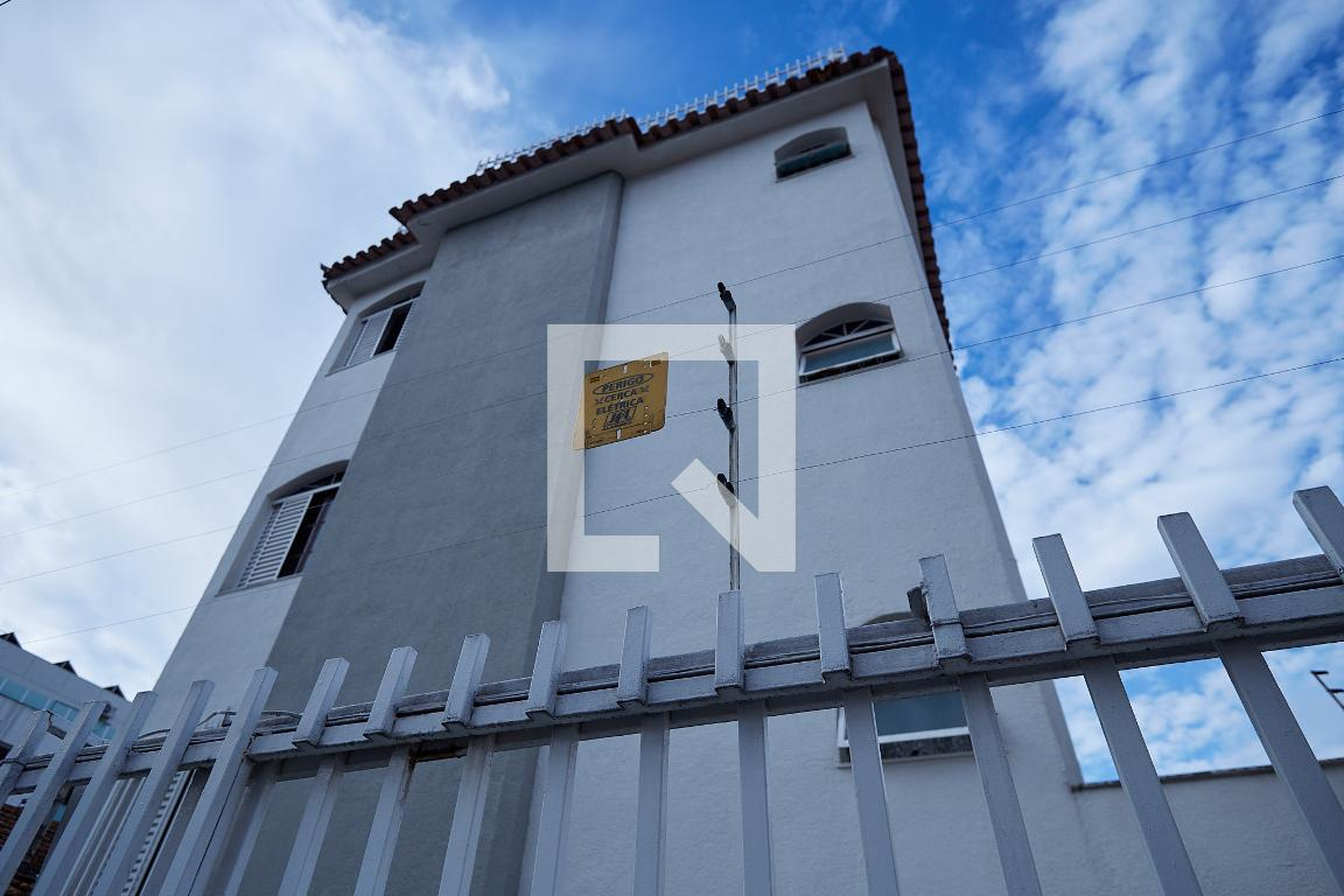 Fachada Condomínio em Rua Santíssima Trindade, 382