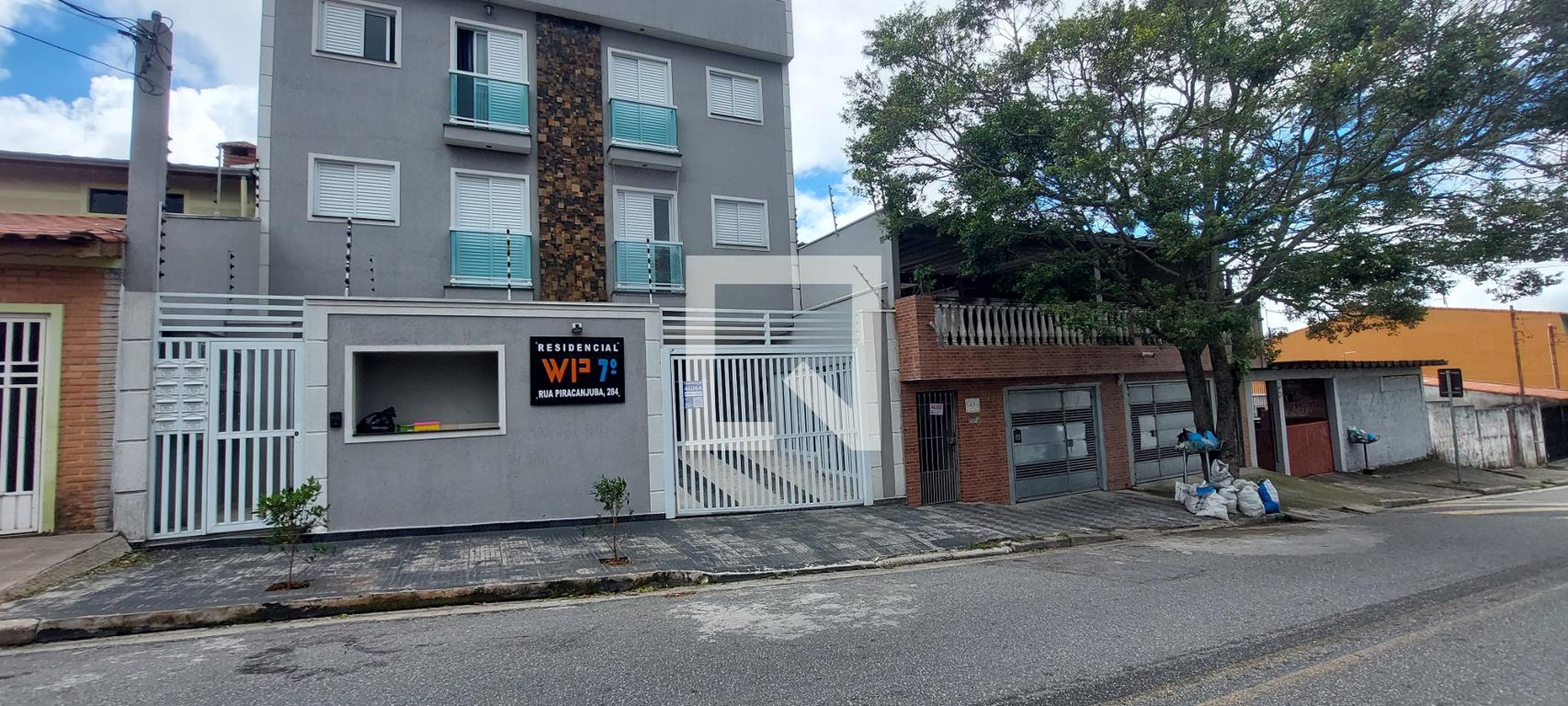 Fachada Condomínio em Rua Piracanjuba, 284