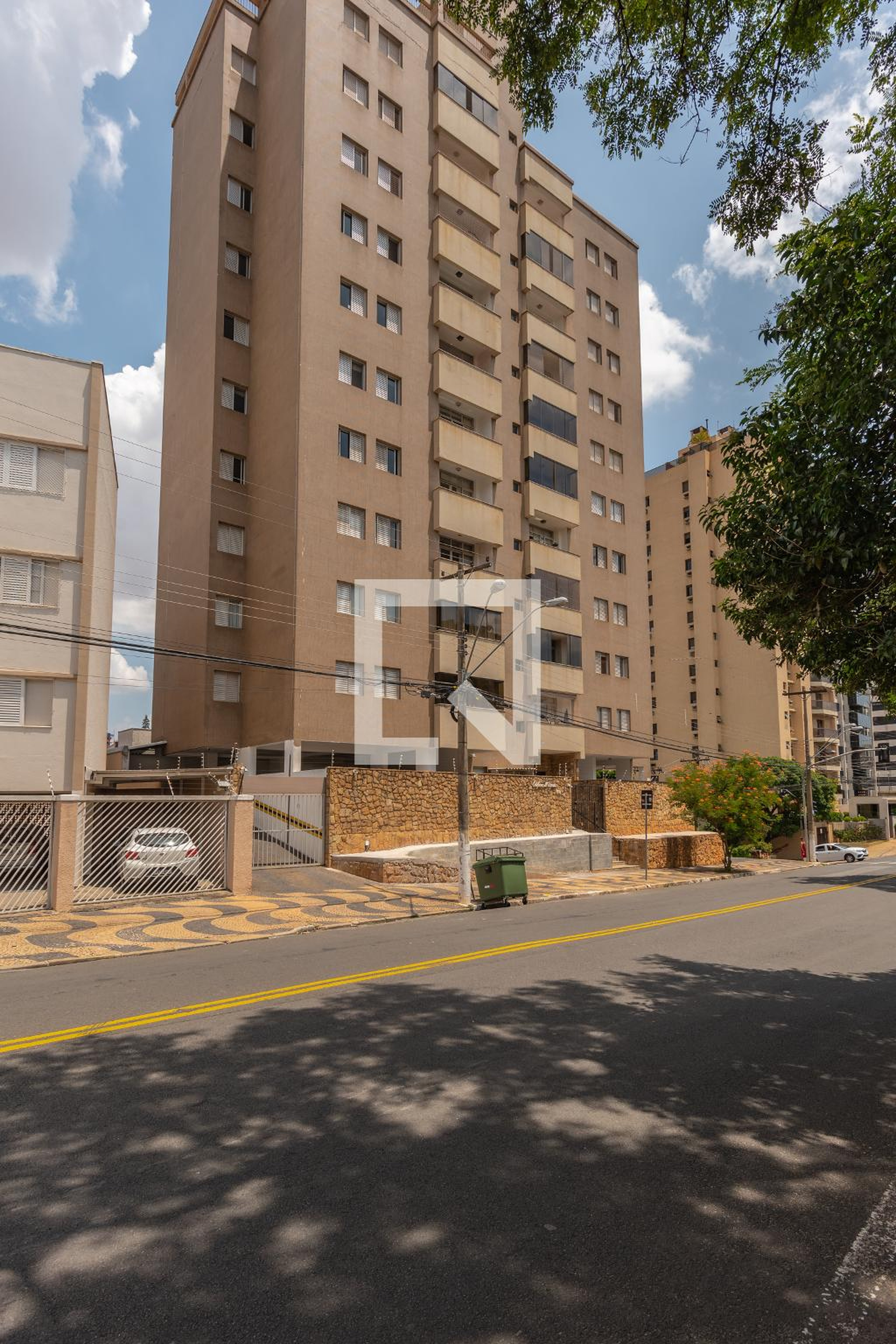 Fachada do Condomínio Edifício Marcus