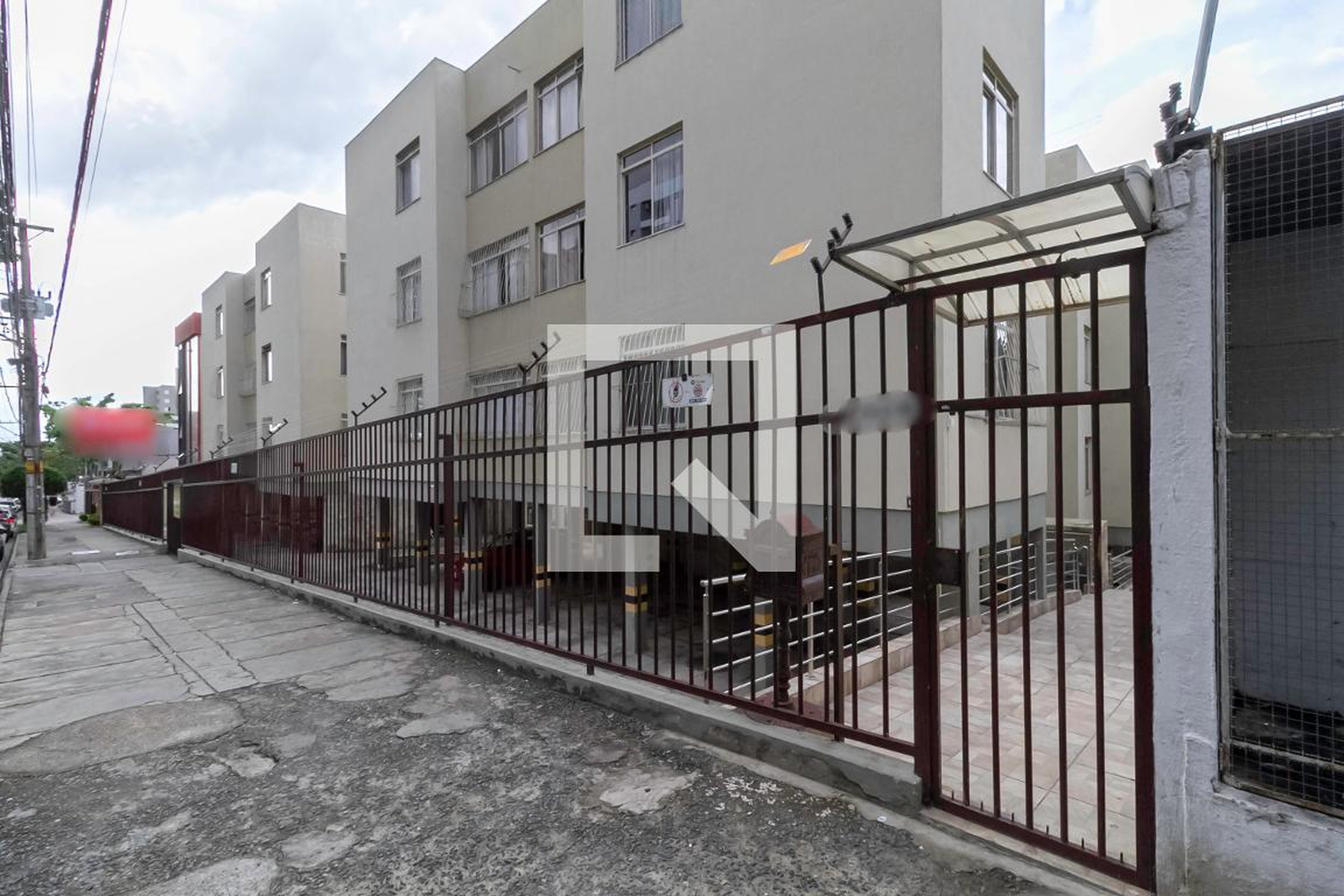 Fachada do condomínio Condomínio em Avenida dos Engenheiros, 480