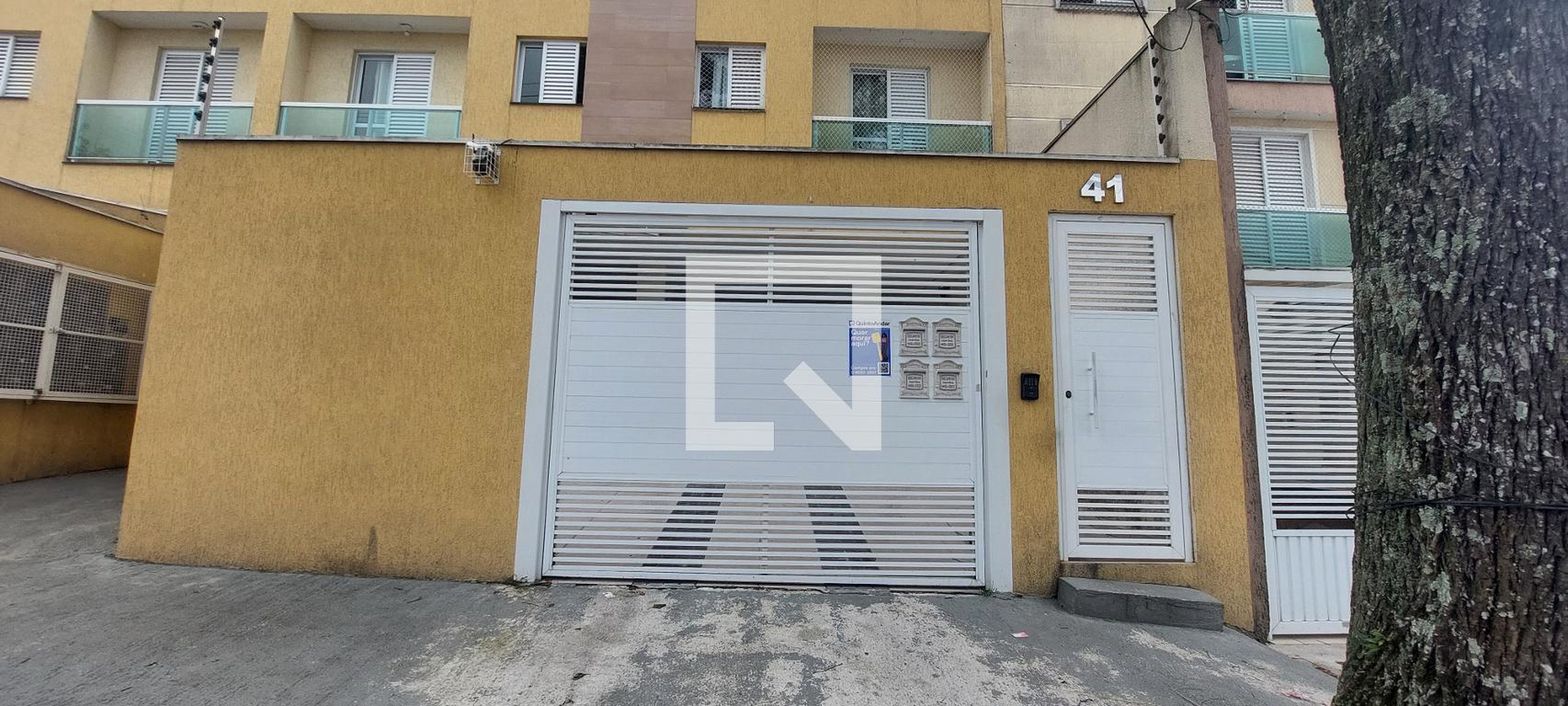 Fachada Condomínio em Rua Hipólito da Costa, 41