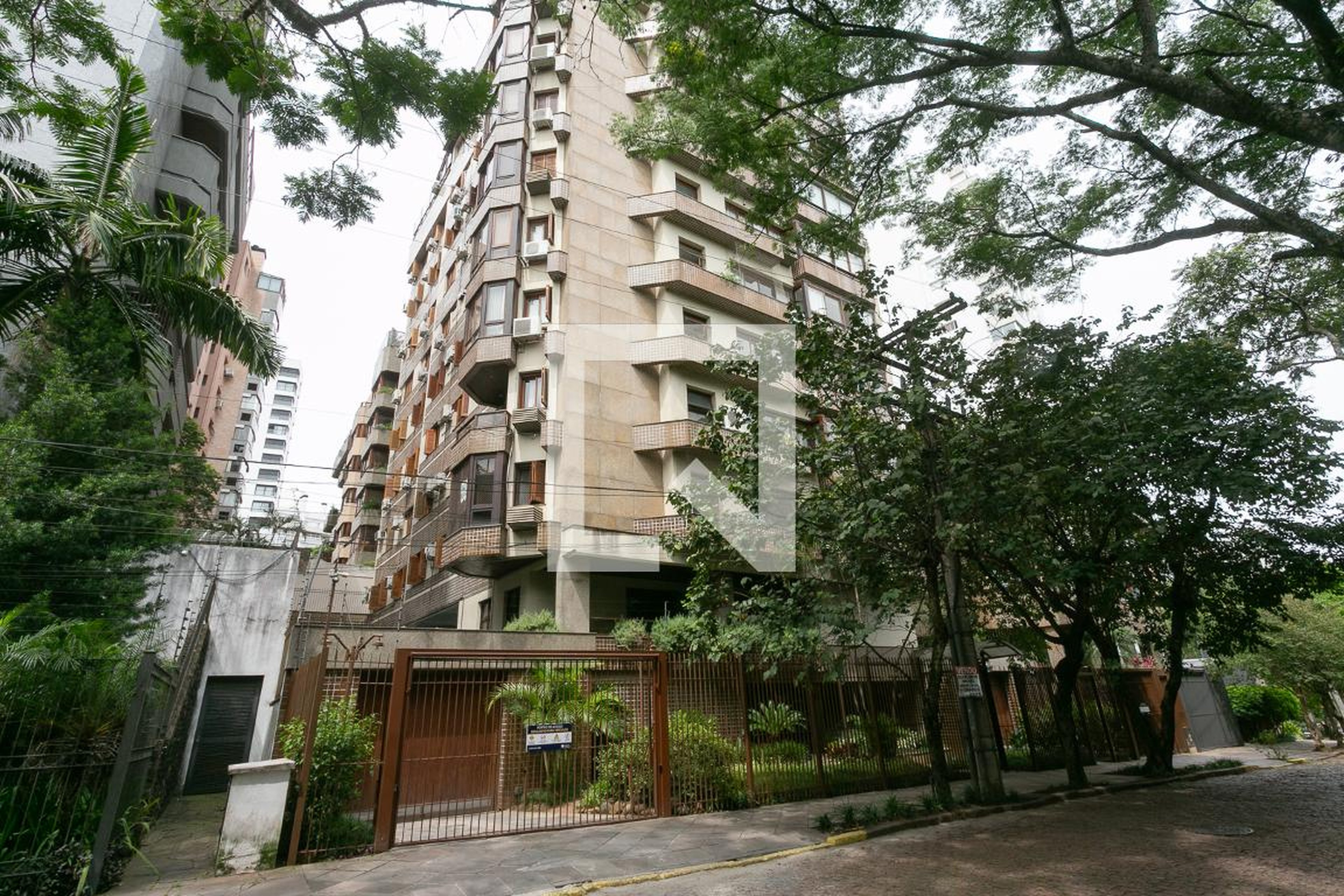 Fachada do Prédio Condomínio em Rua Desembargador Augusto Loureiro Lima, 129