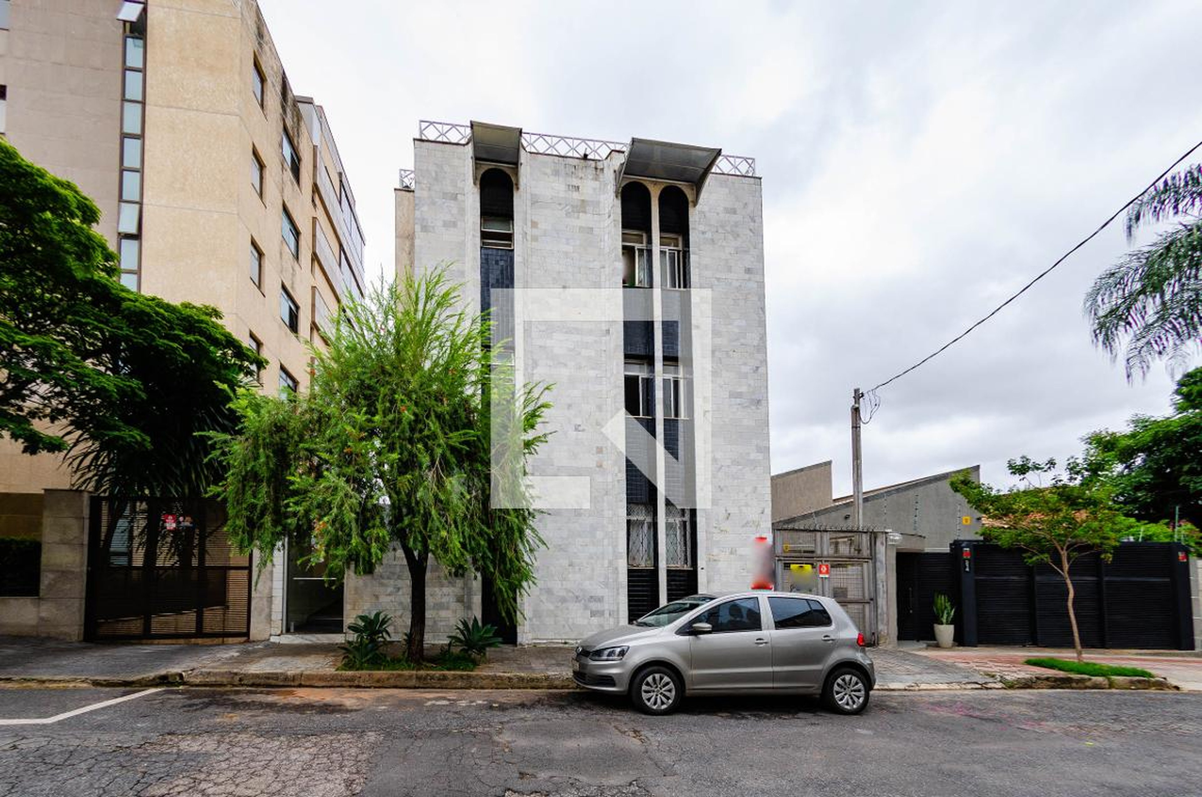 Fachada Condomínio em Rua Newton, 244