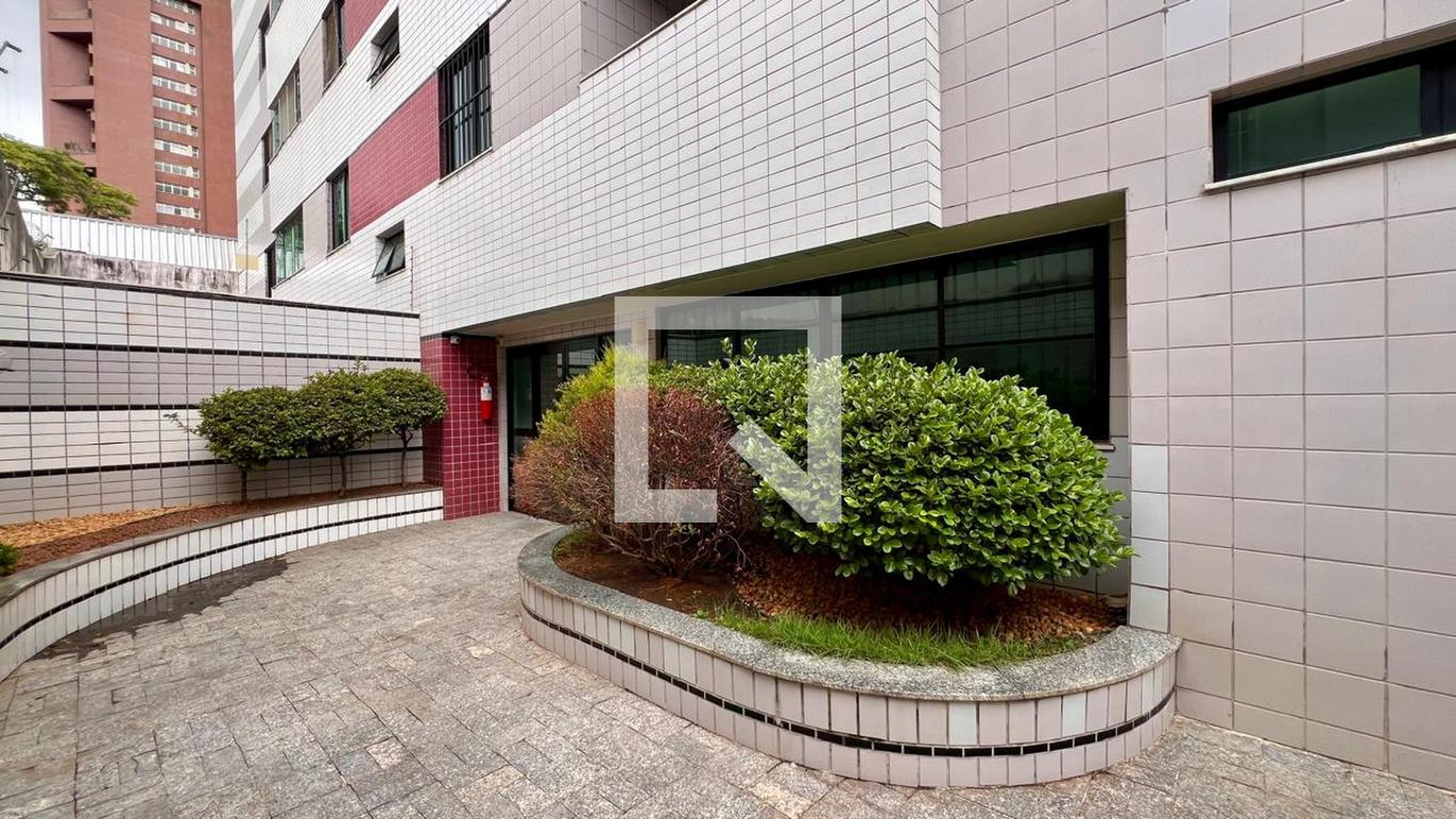 Fachada Condomínio em Rua Aquiles Lobo, 316