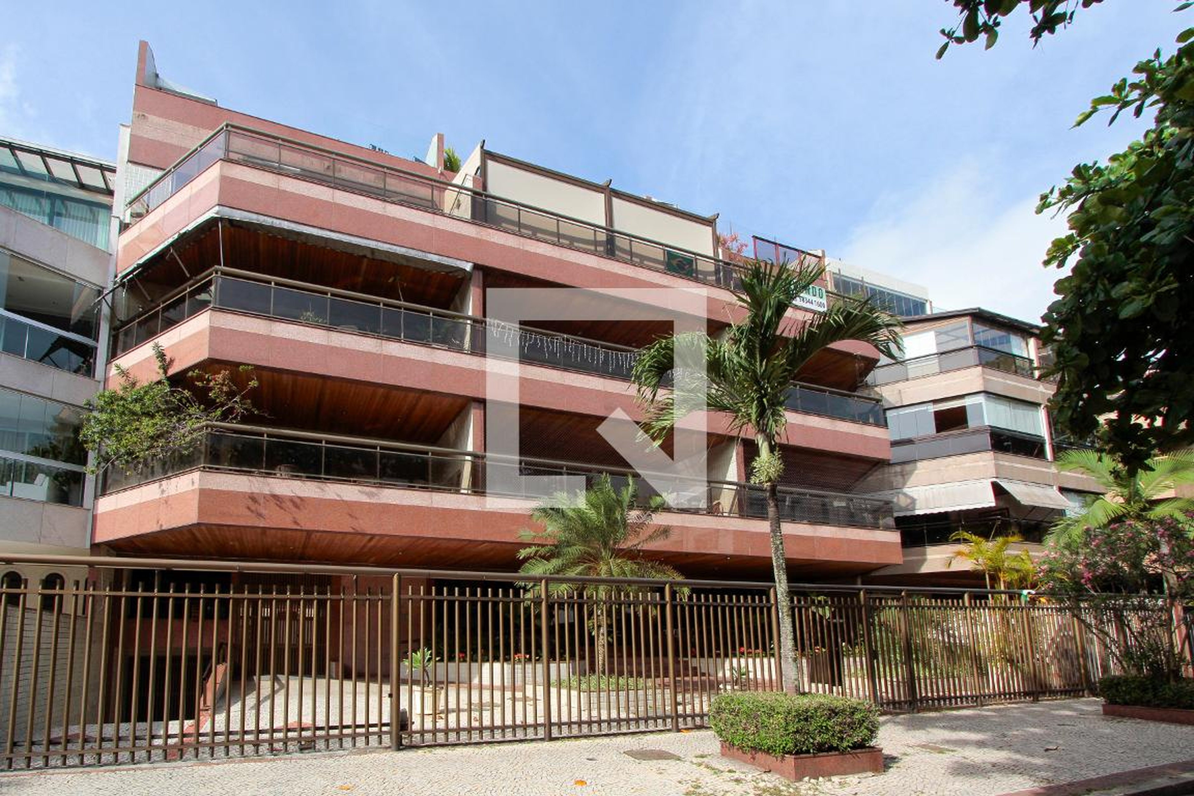 Fachada Condomínio em Avenida General Guedes da Fontoura, 376