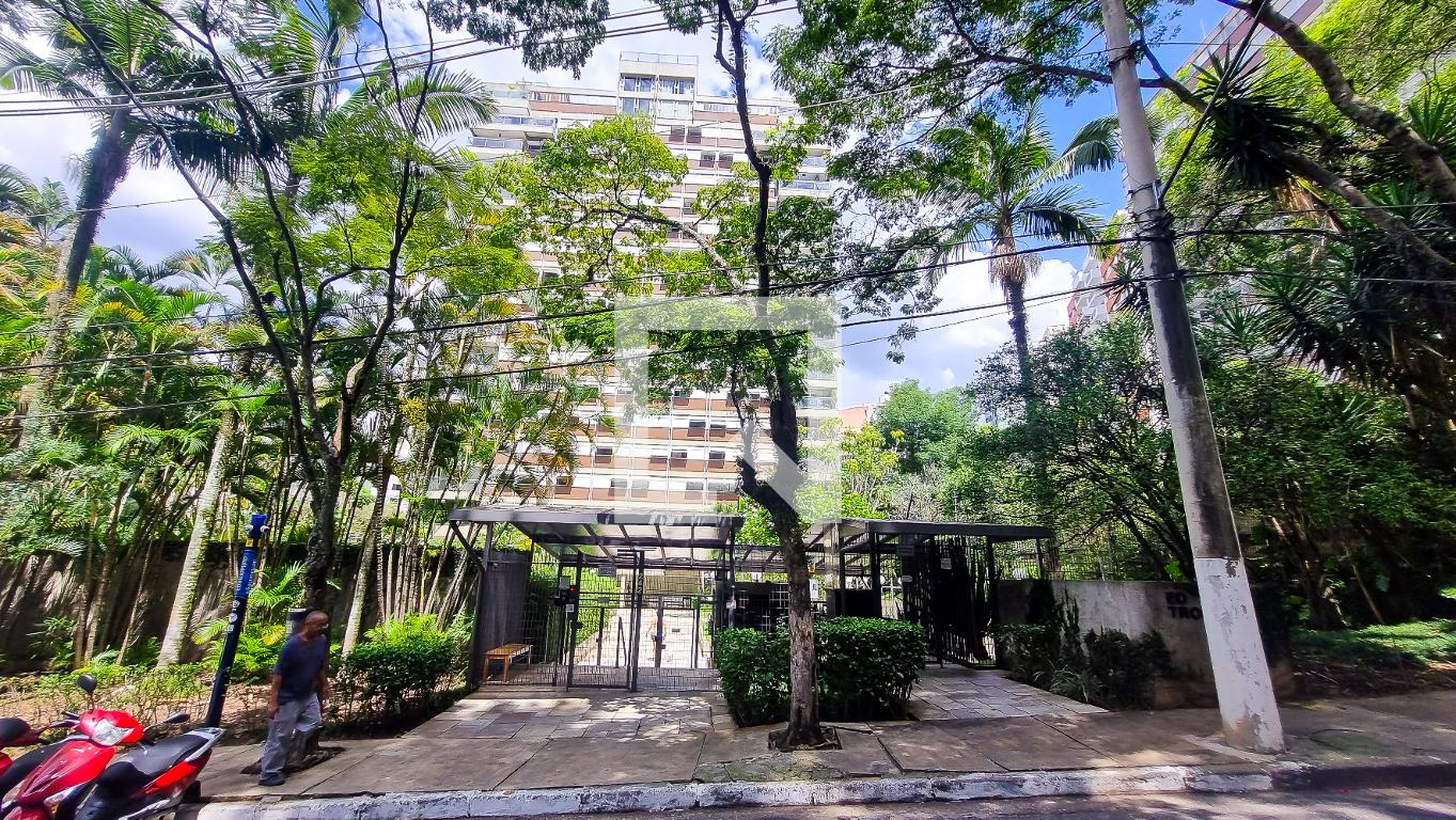 Fachada Condomínio TROUVILLE