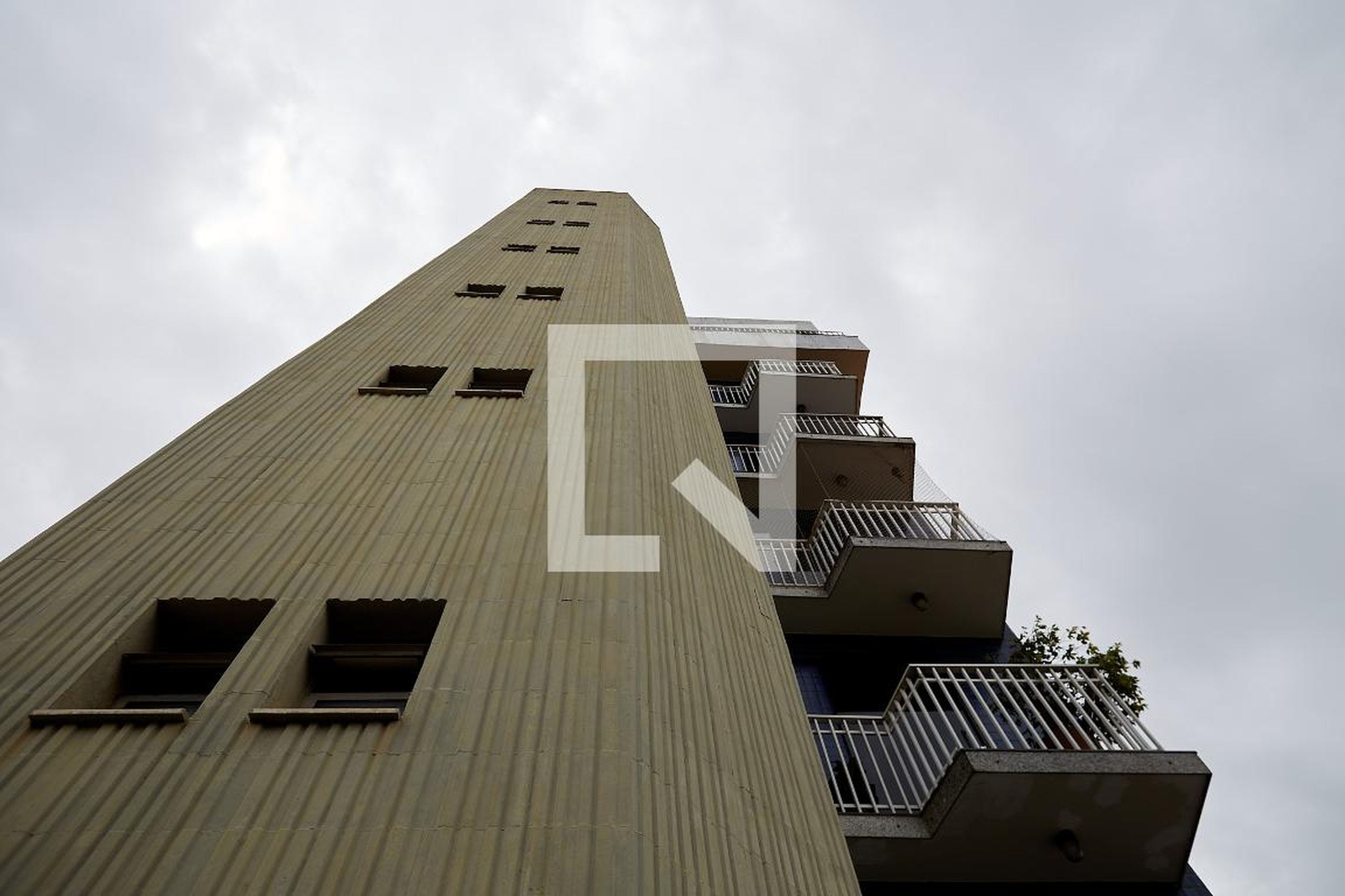 Fachada Condomínio em Rua Doutor Júlio Otaviano Ferreira, 472