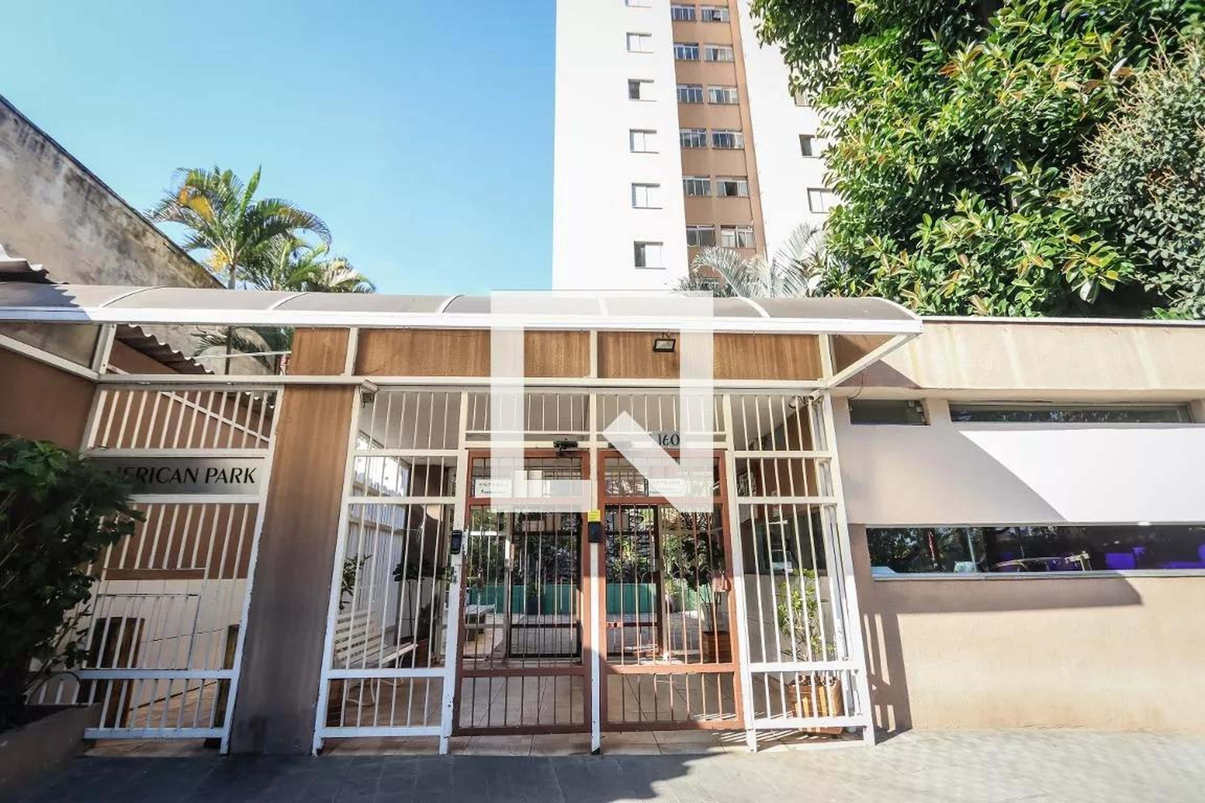 Fachada Condomínio em Rua Clementino Cunha, 160