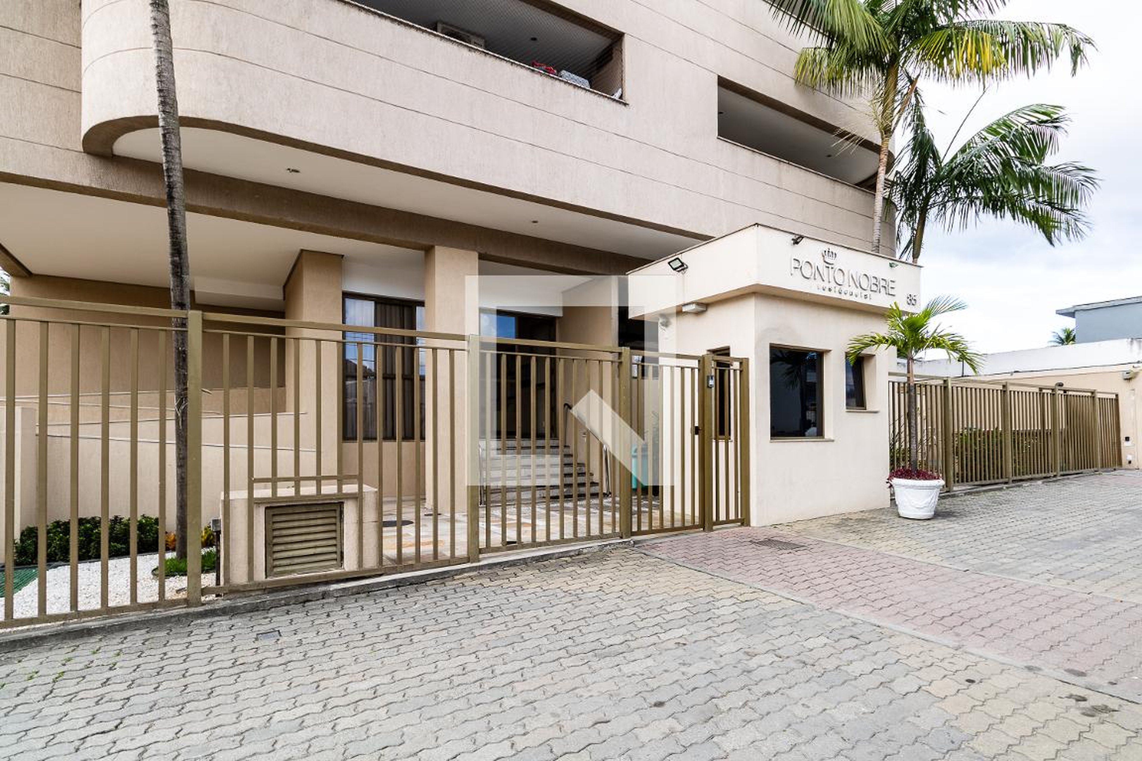 Fachada do Condomínio Edifício Ponto Nobre Residencial