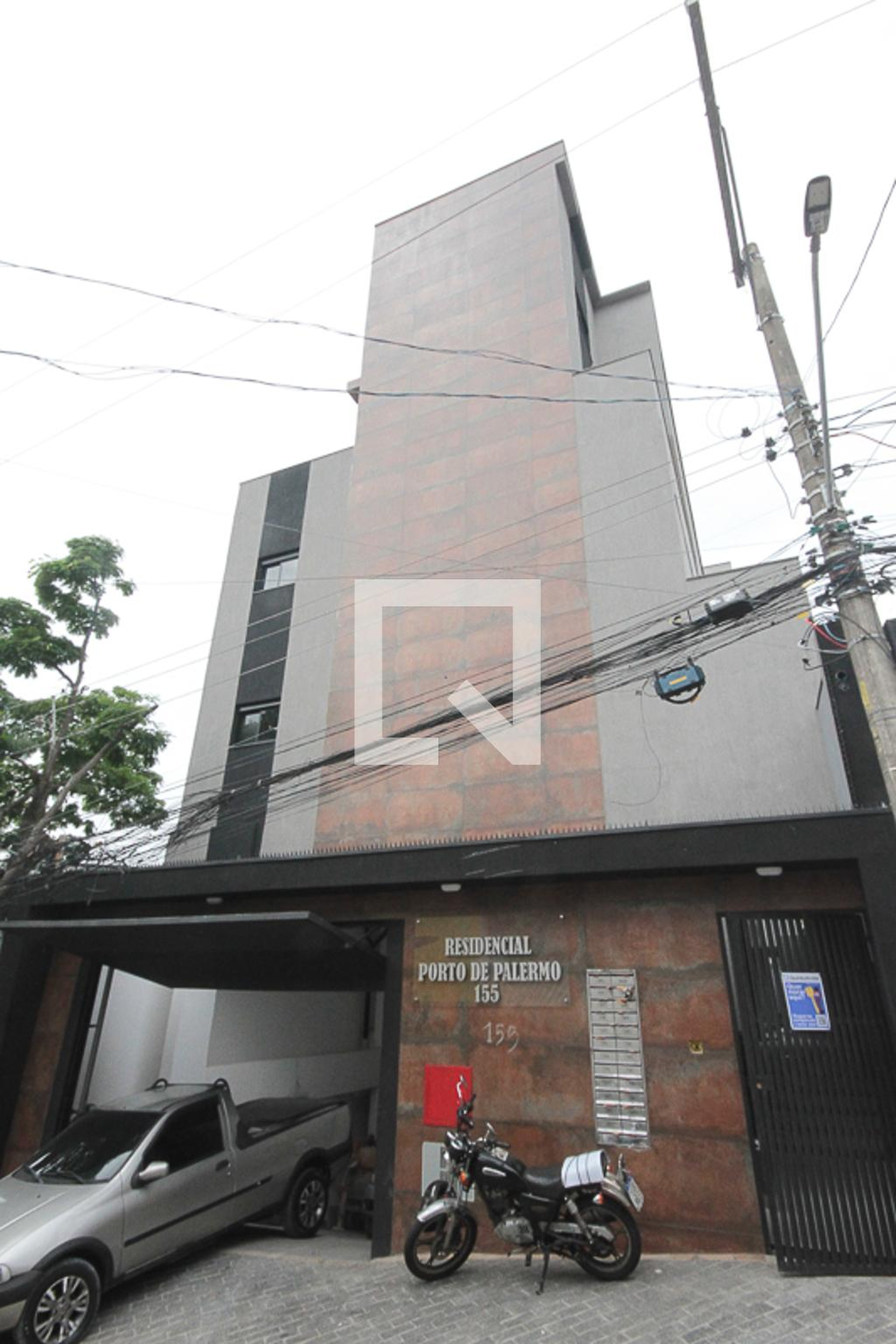 Fachada Condomínio em Rua Pedro Aguiar, 155