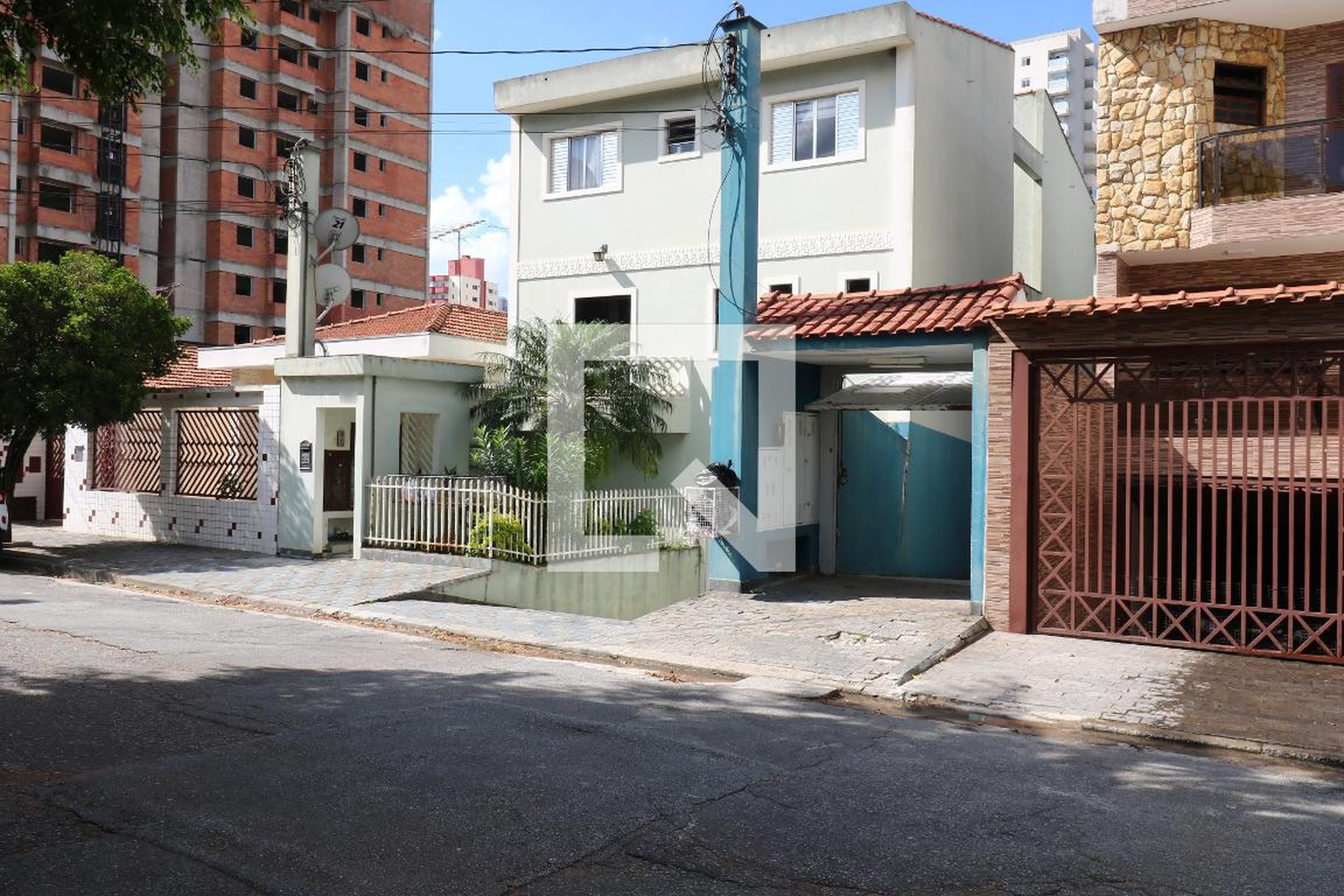 Fachada Condomínio em Rua Angatuba, 269