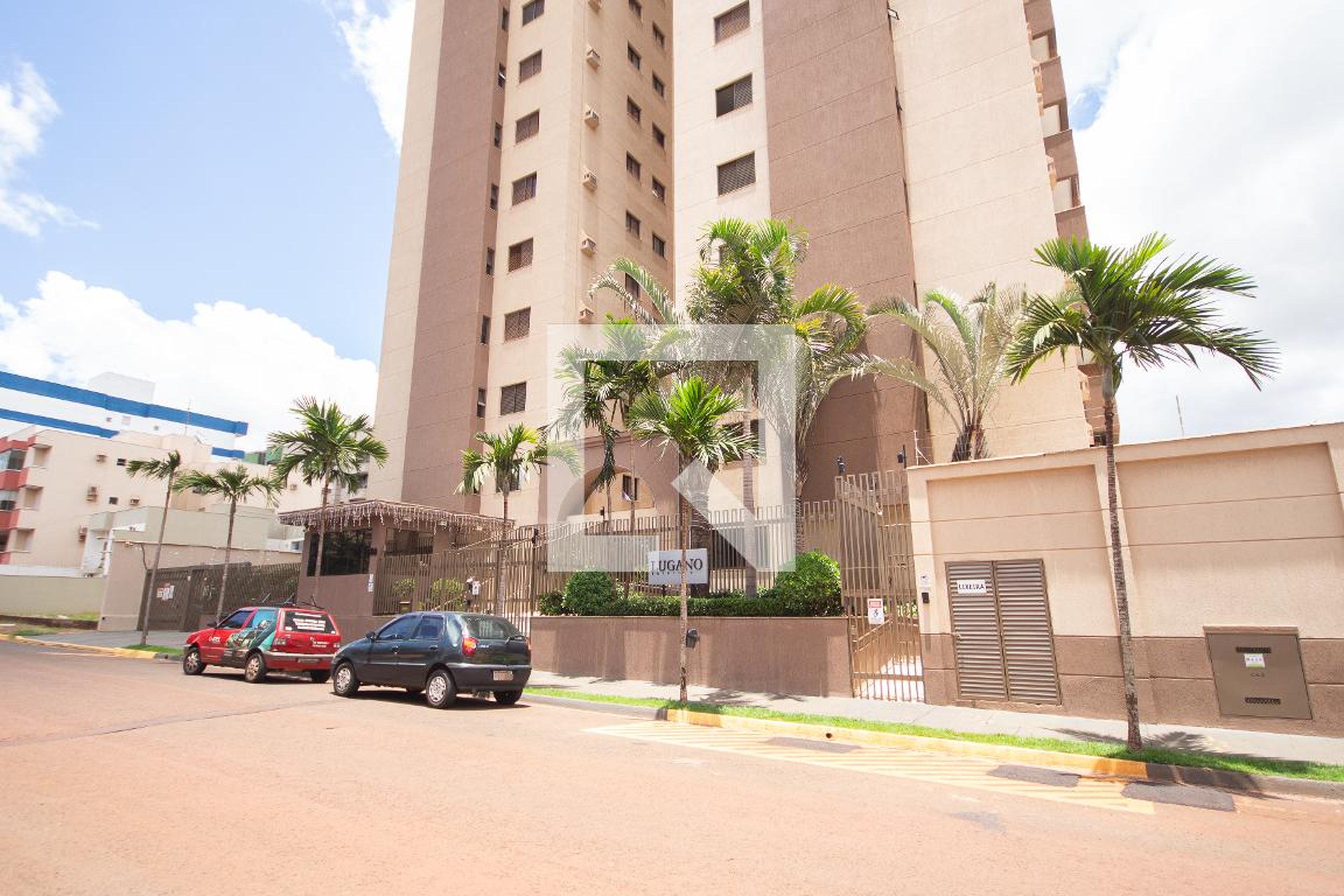 Fachada do Prédio Condomínio Lugano