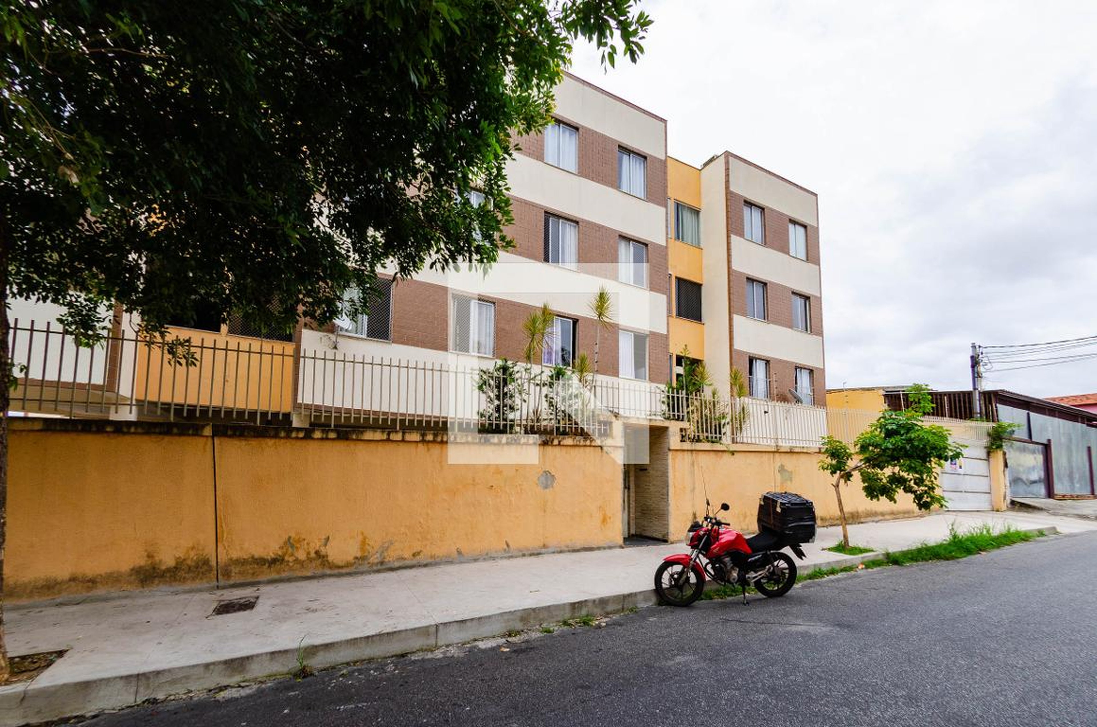 Fachada Condomínio em Rua Camilo de Brito, 601