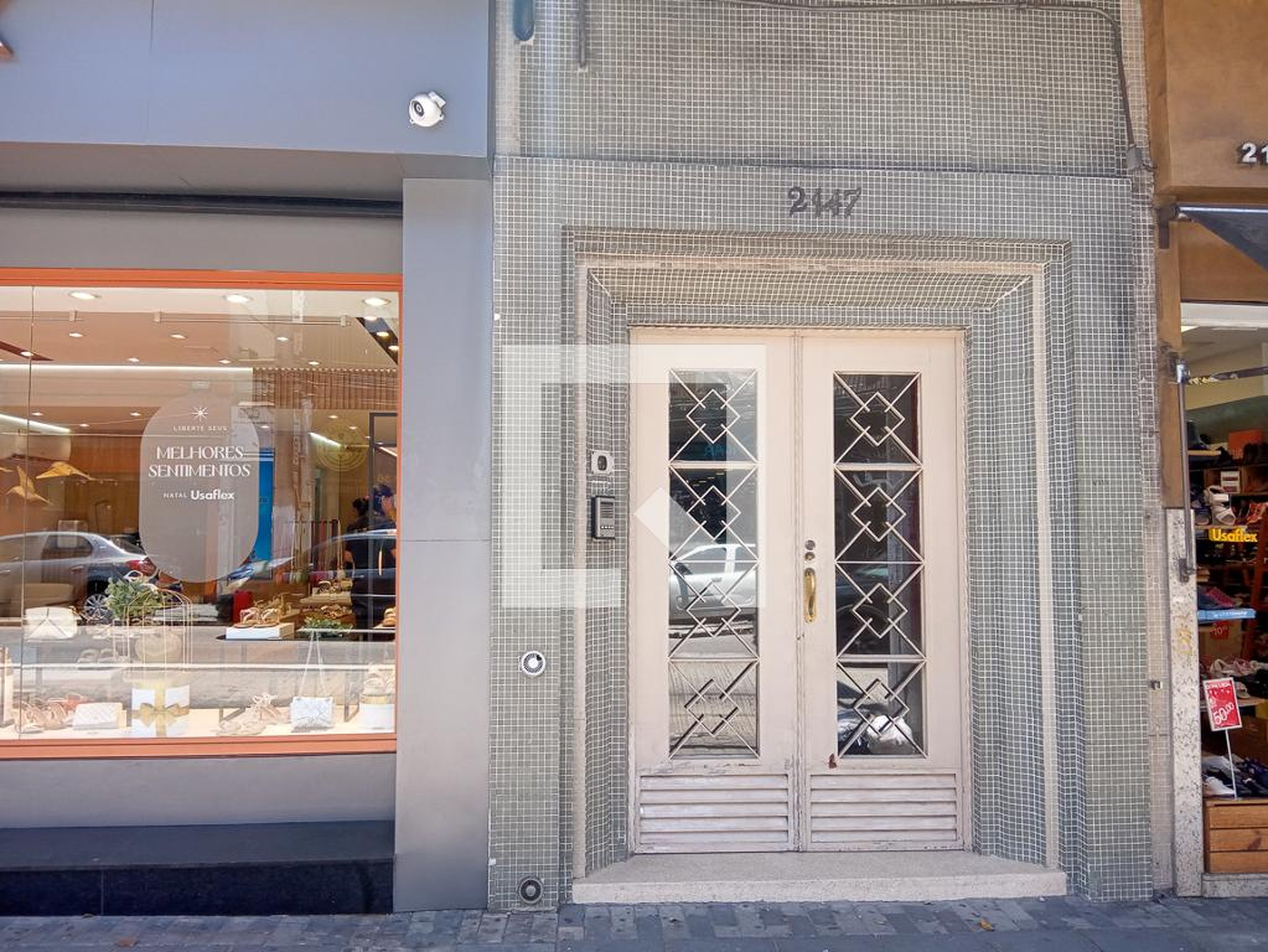 Fachada Condomínio em Rua Teodoro Sampaio, 2147