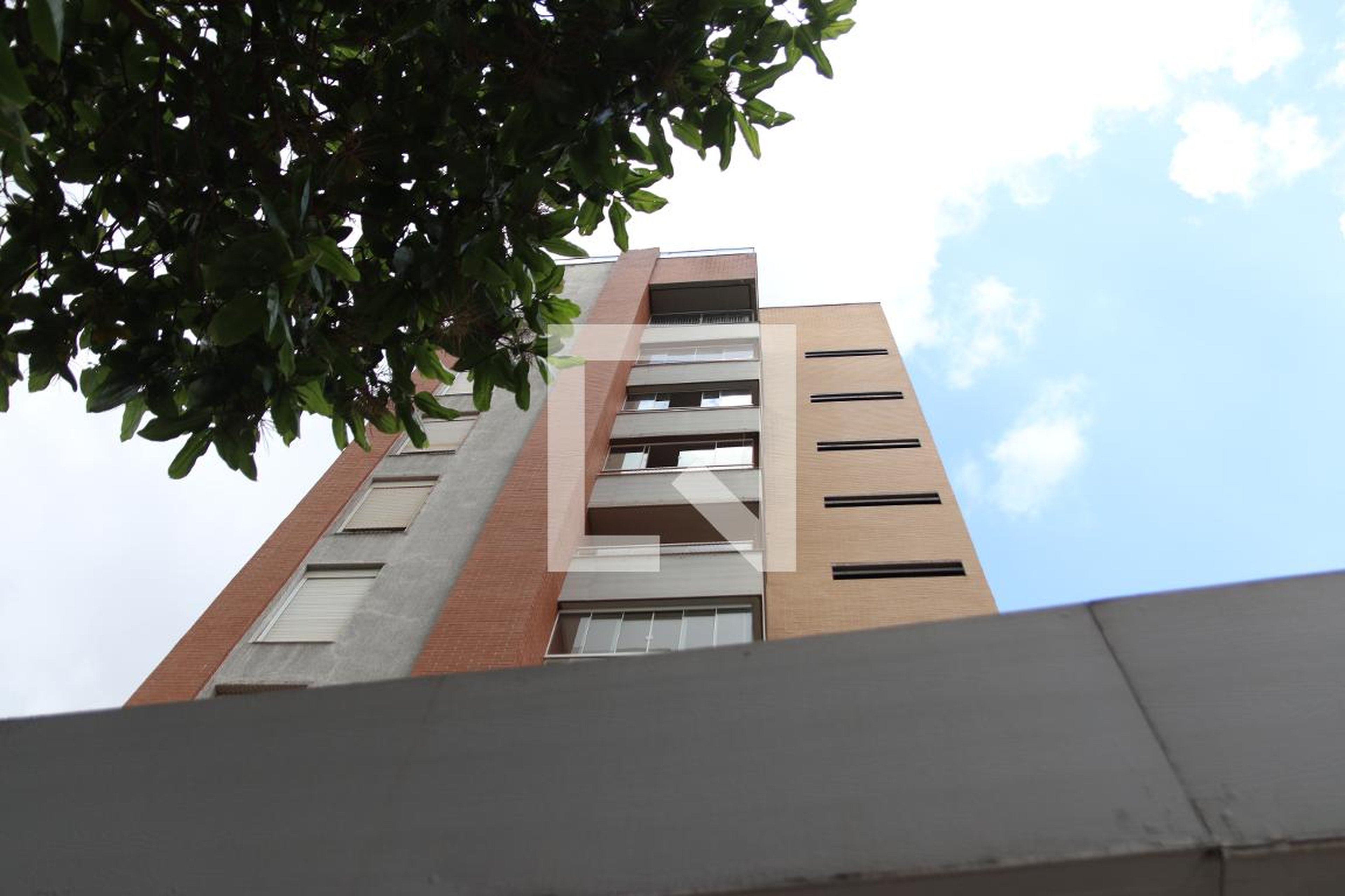 Fachada Condomínio em Rua 1025, 240