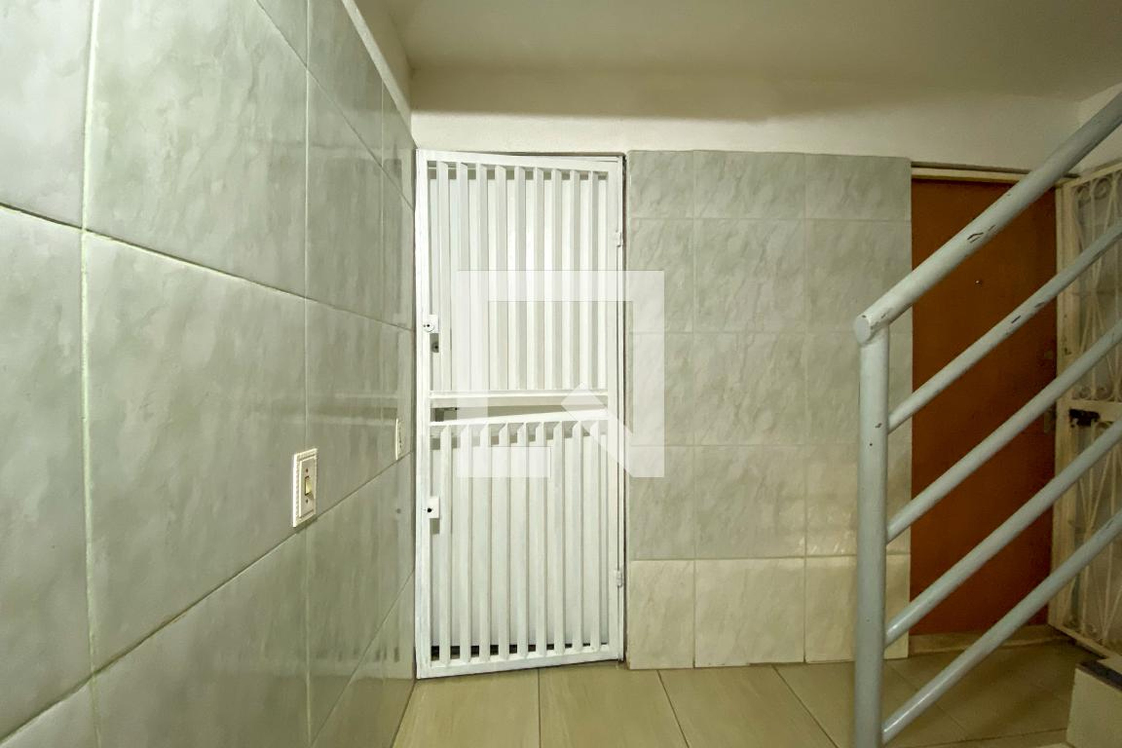 Hall - null