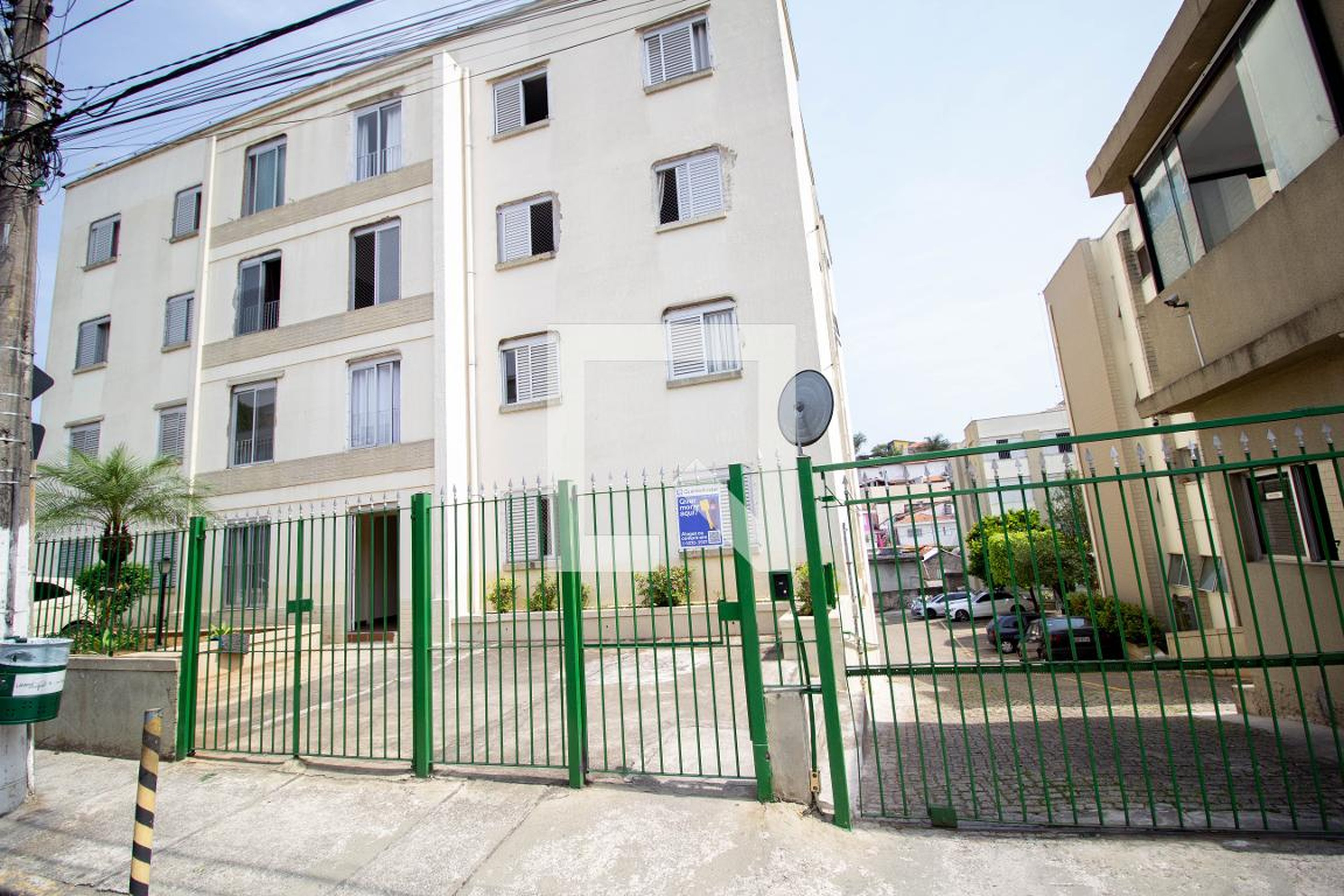 Fachada Condomínio em Rua Moinho Velho, 871