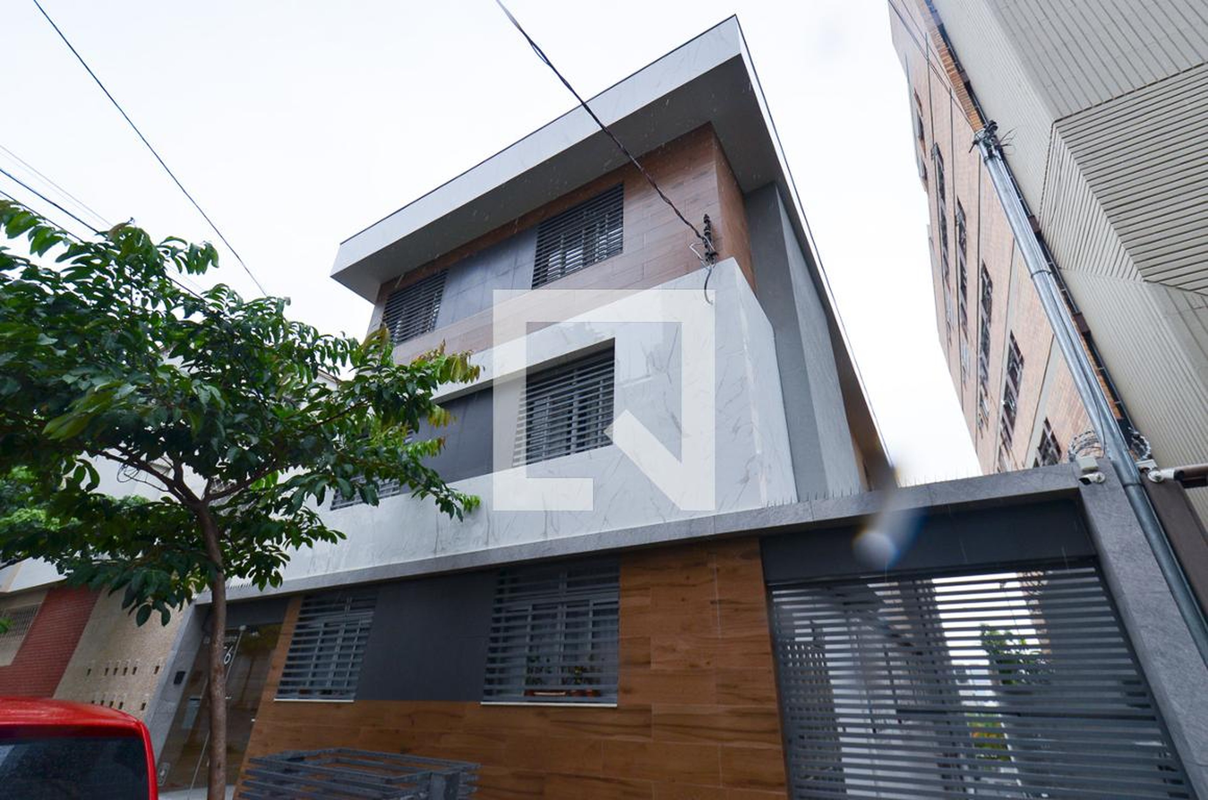 Fachada Condomínio em Rua Albita, 456