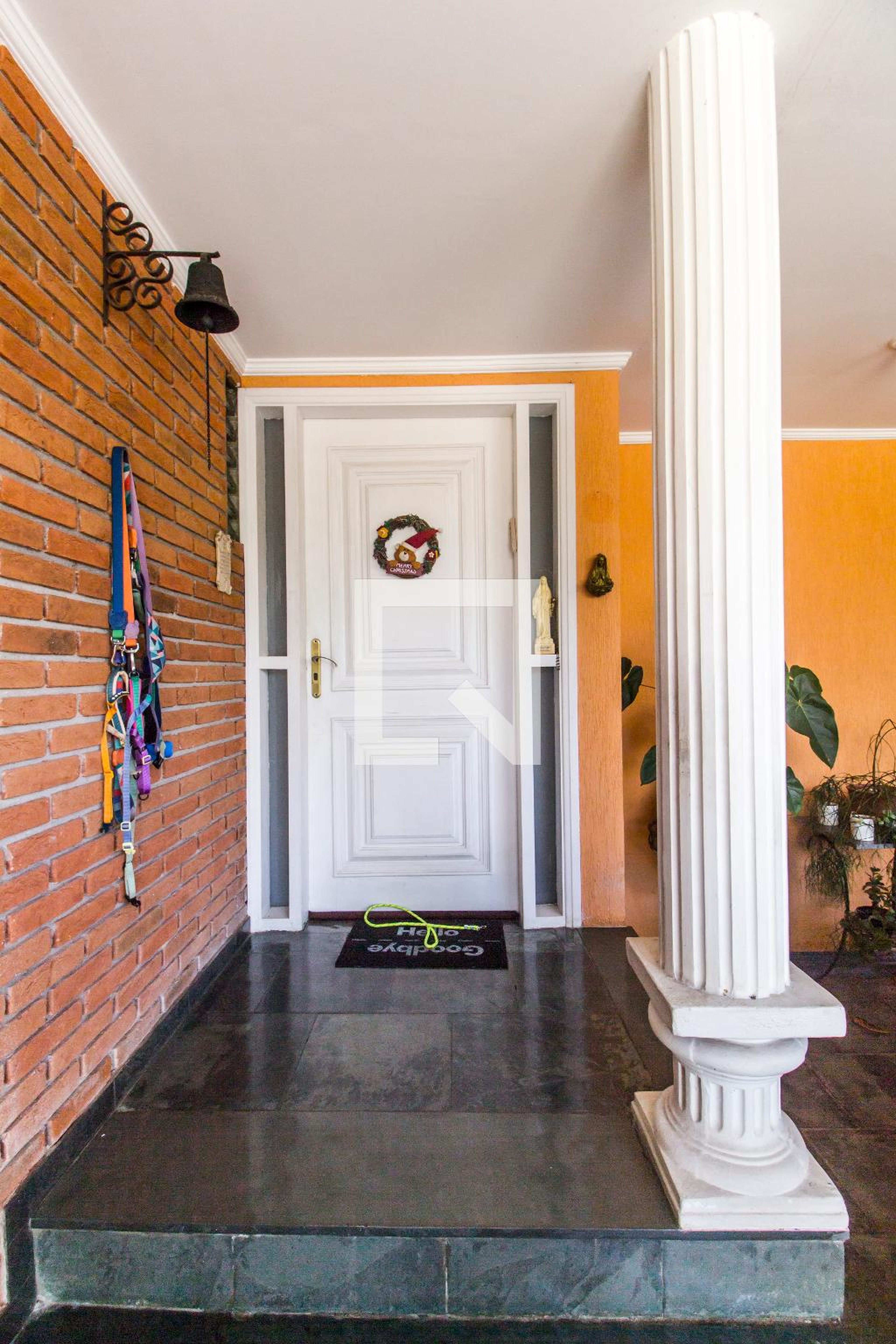 Entrada Condomínio em Alameda Jaboticabal, 121