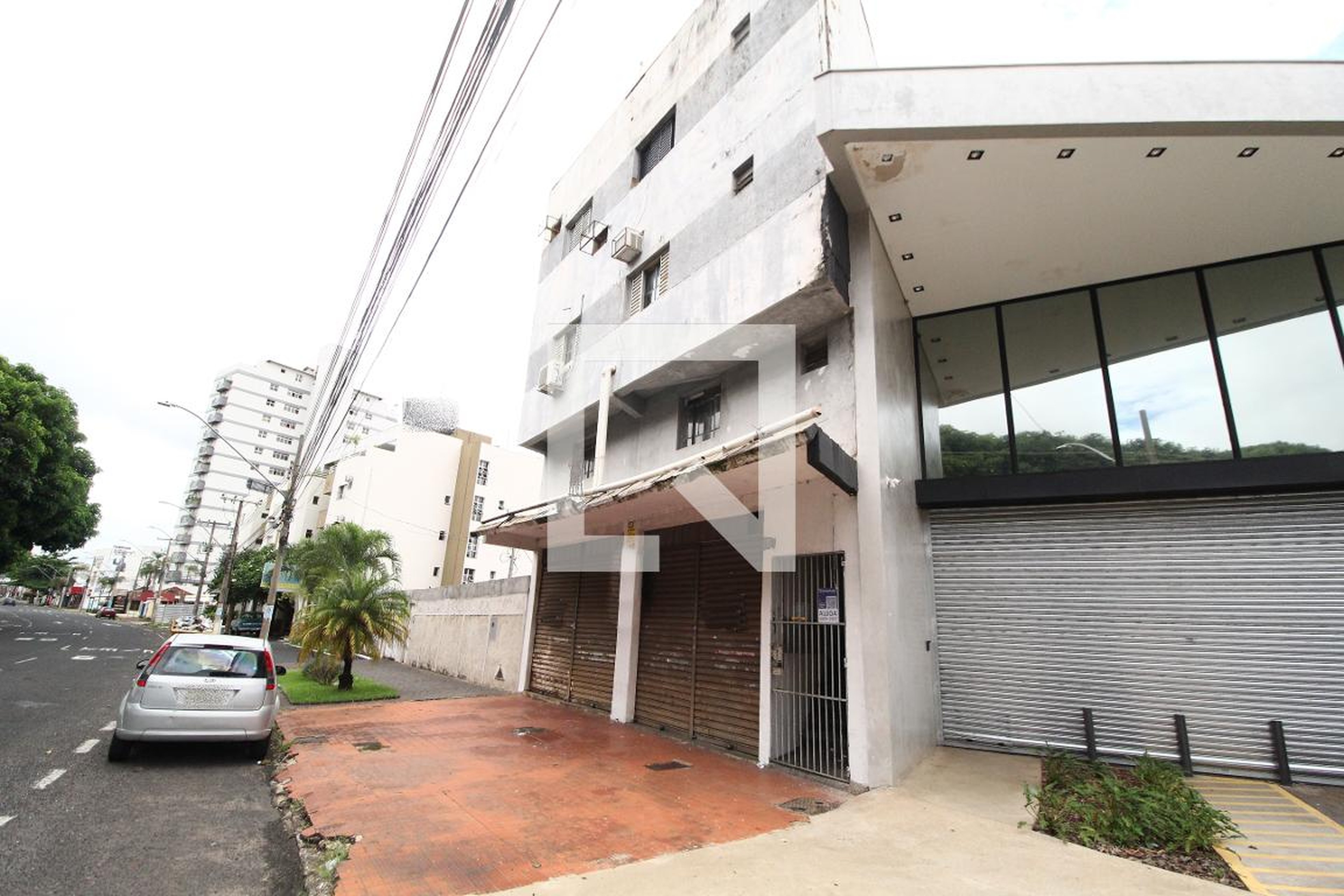 Fachada Condomínio em Avenida João Naves de Ávila, 350