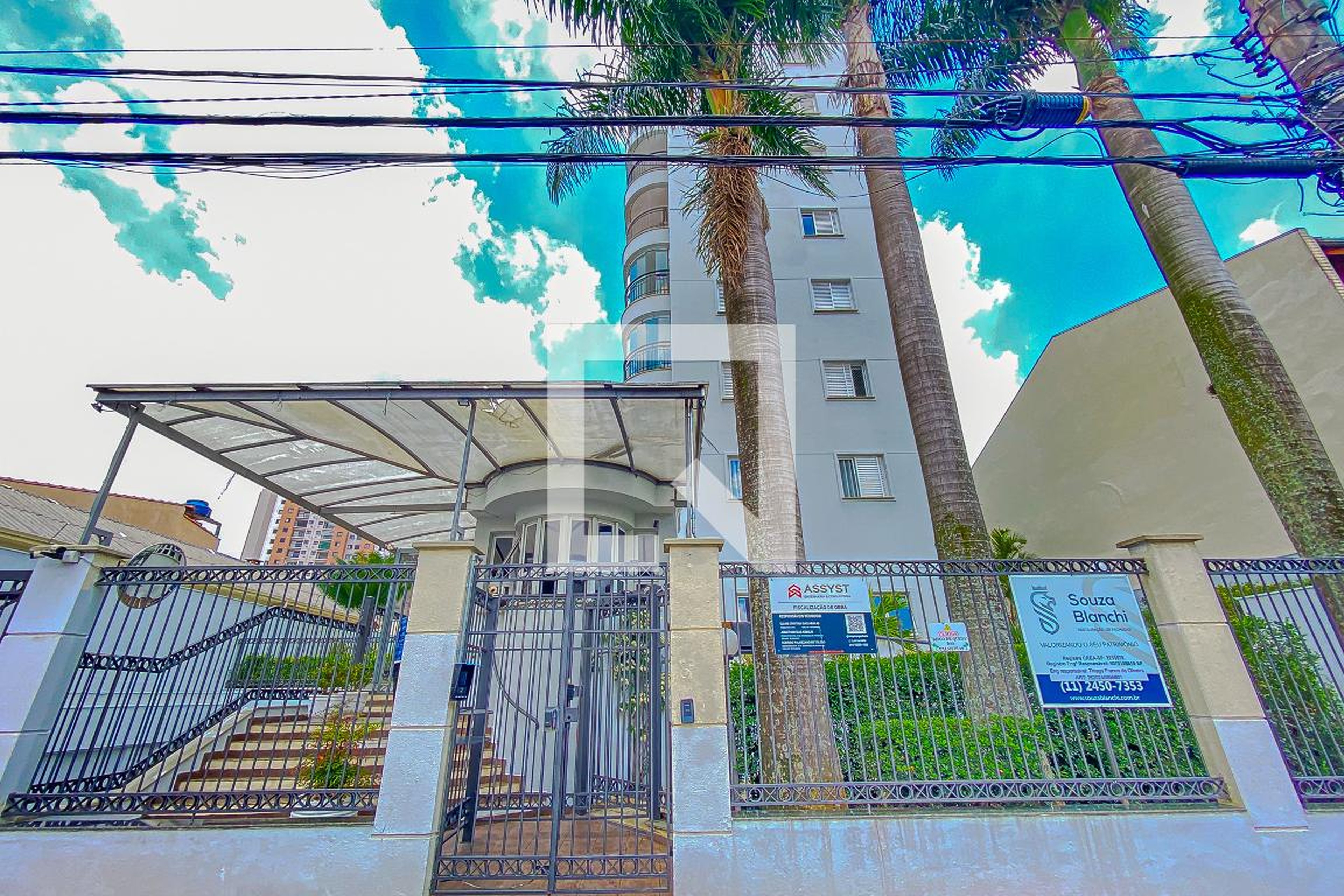 Fachada Condomínio em Rua dos Capitães Mores, 11