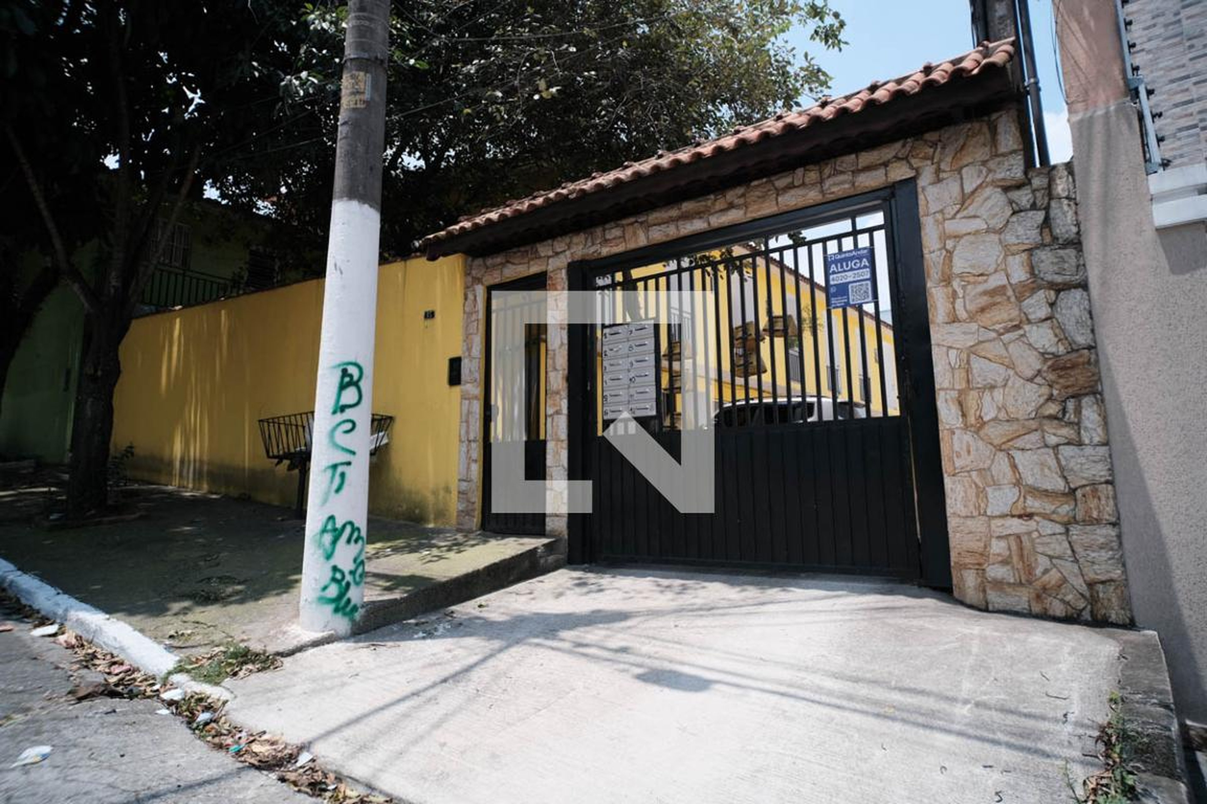 Fachada Condomínio em Rua José Issi, 85