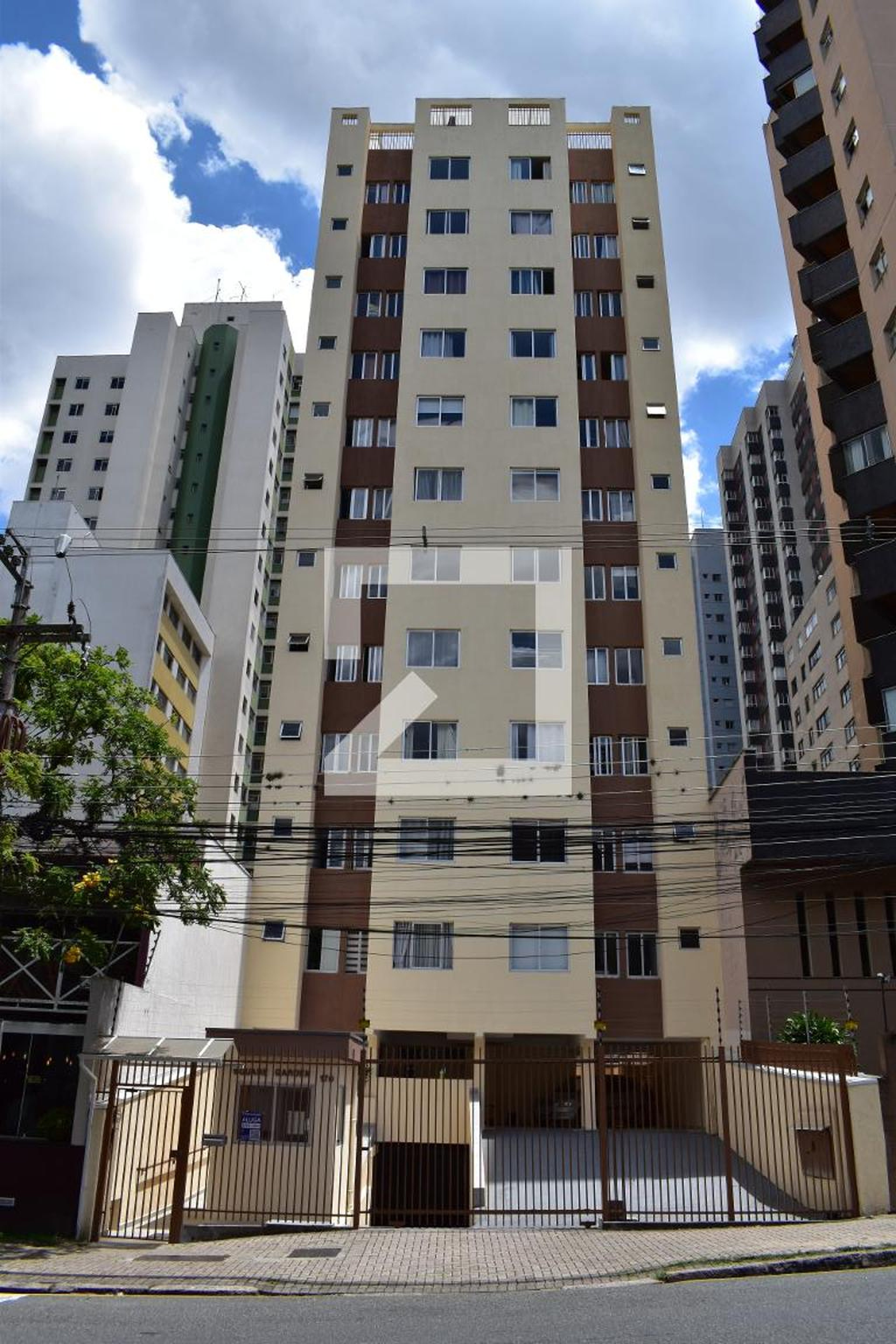 Fachada do condomínio Condomínio Square Garden