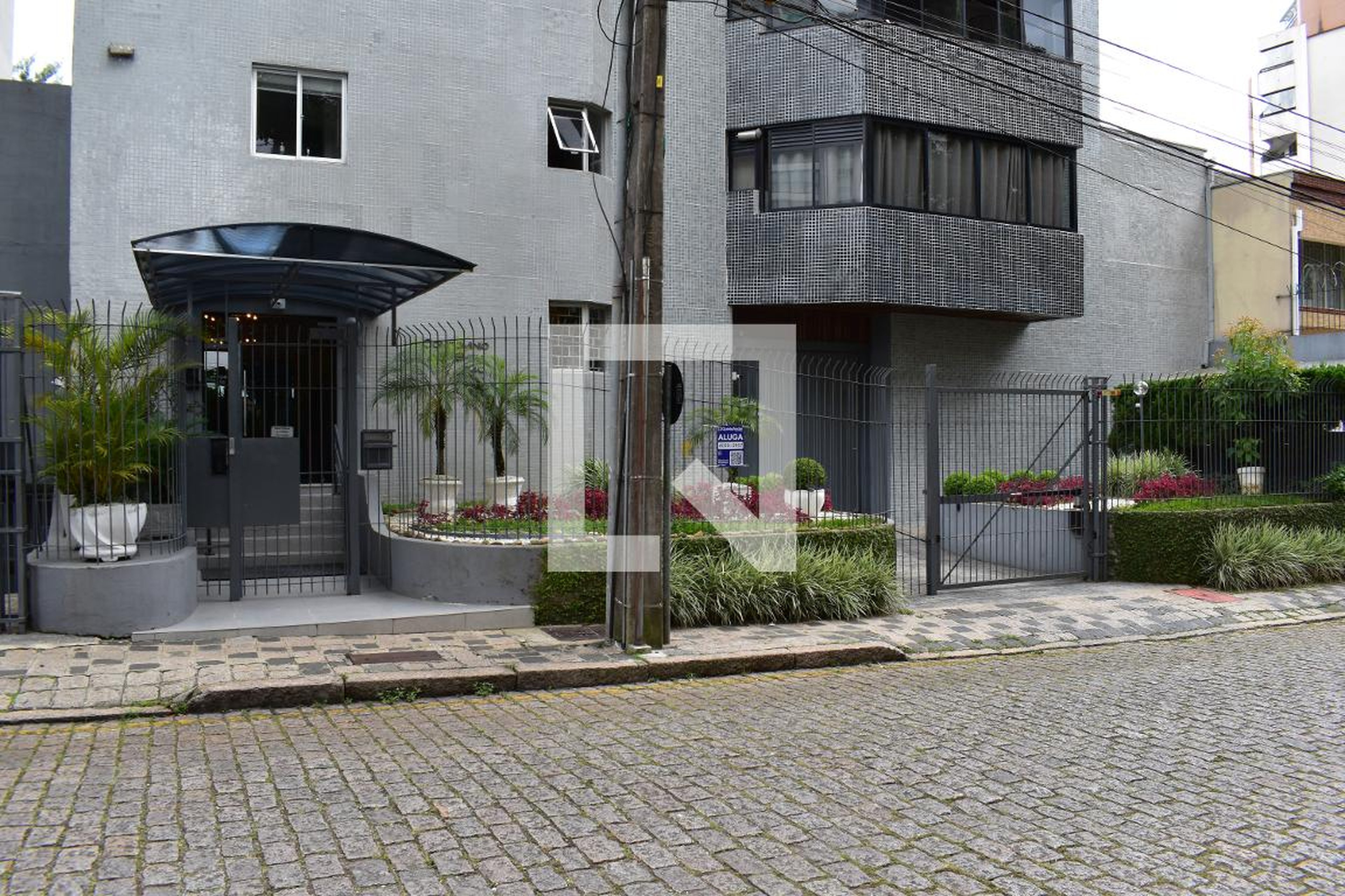 Fachada do condomínio Condomínio Al. Shira