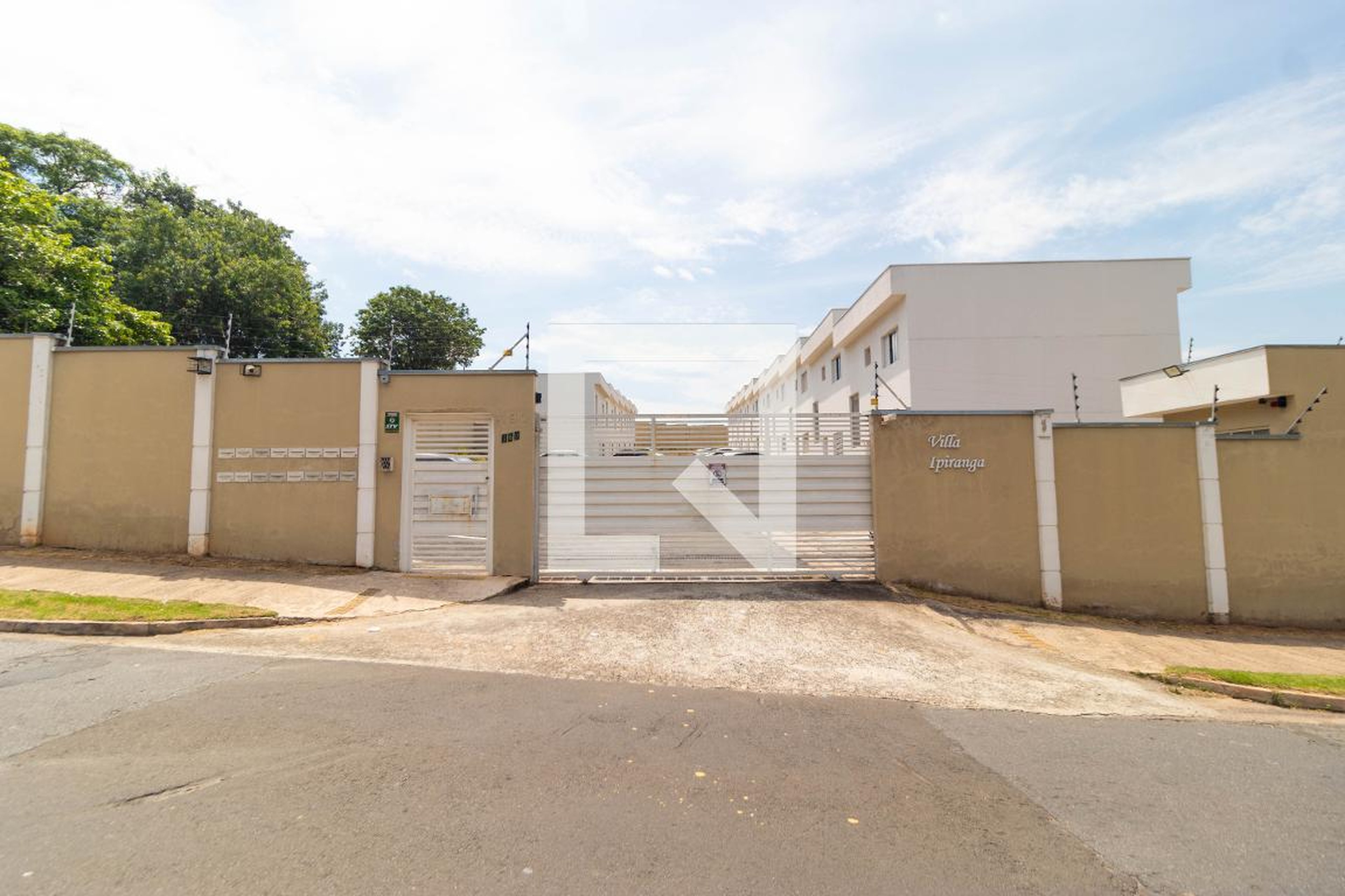 Fachada do Condomínio Condomínio em Rua Rafael Camisão, 190