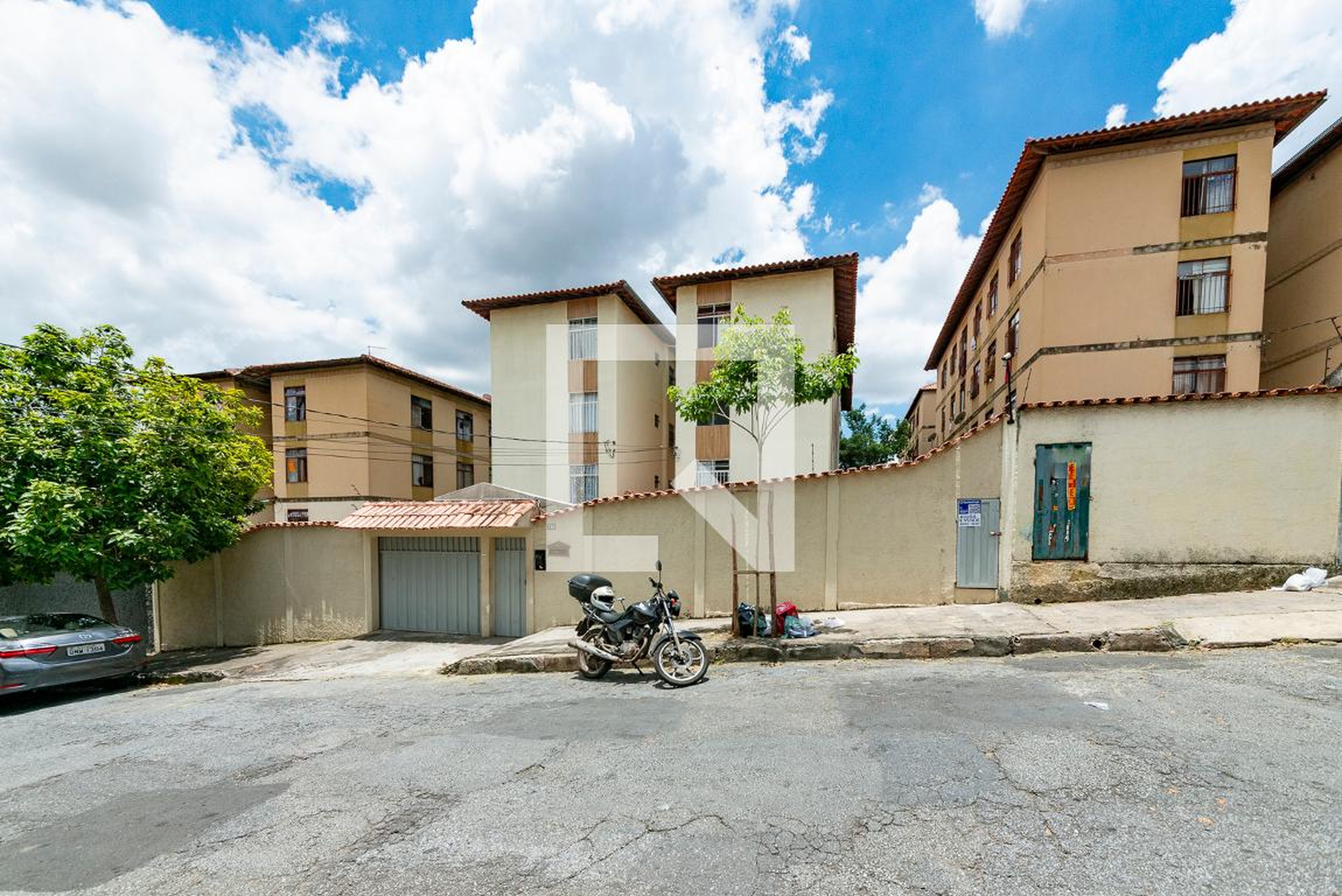 Fachada Condomínio em Rua Padre Tiago de Almeida, 316