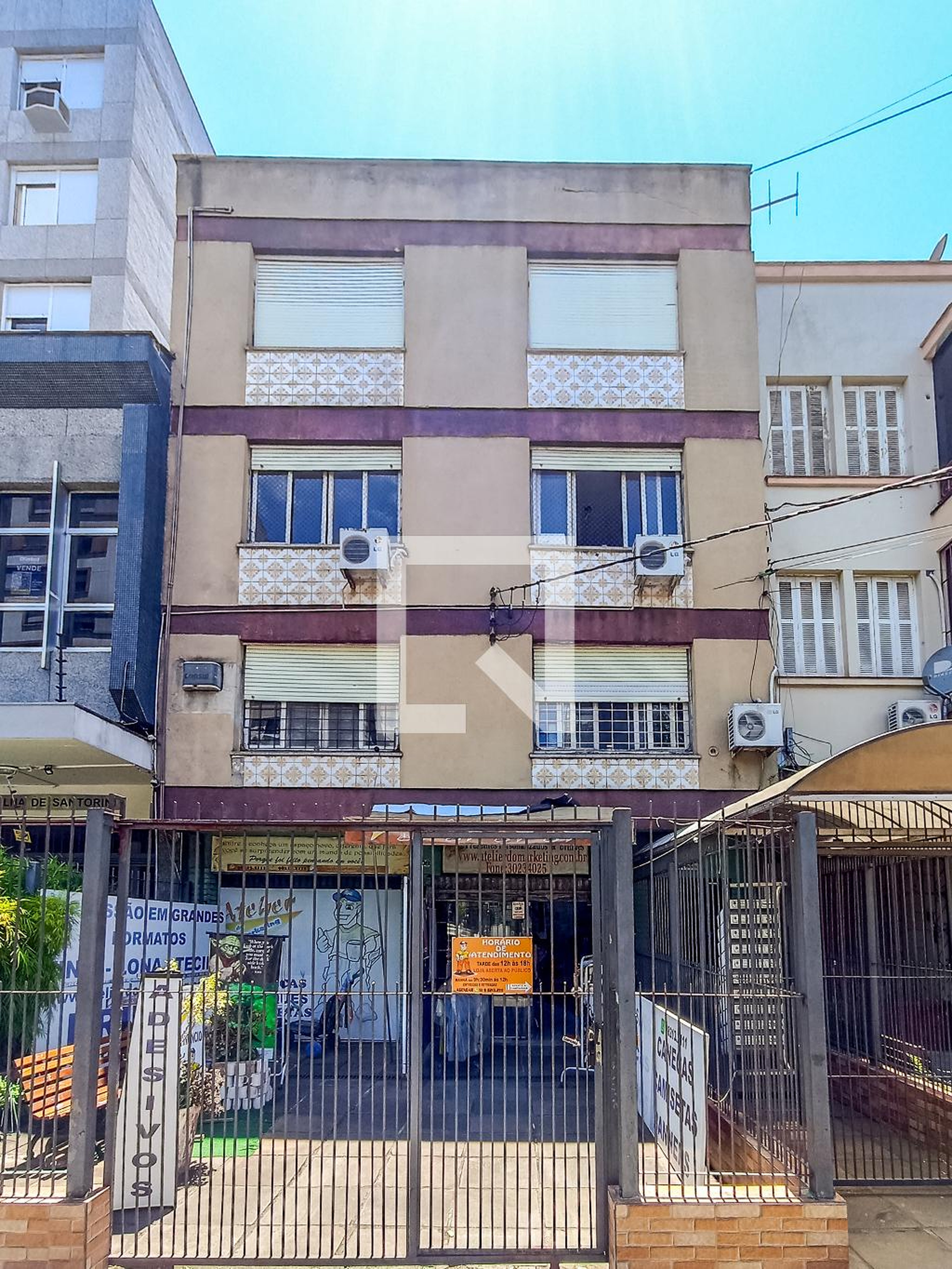 Fachada Condomínio em Rua Santana, 312