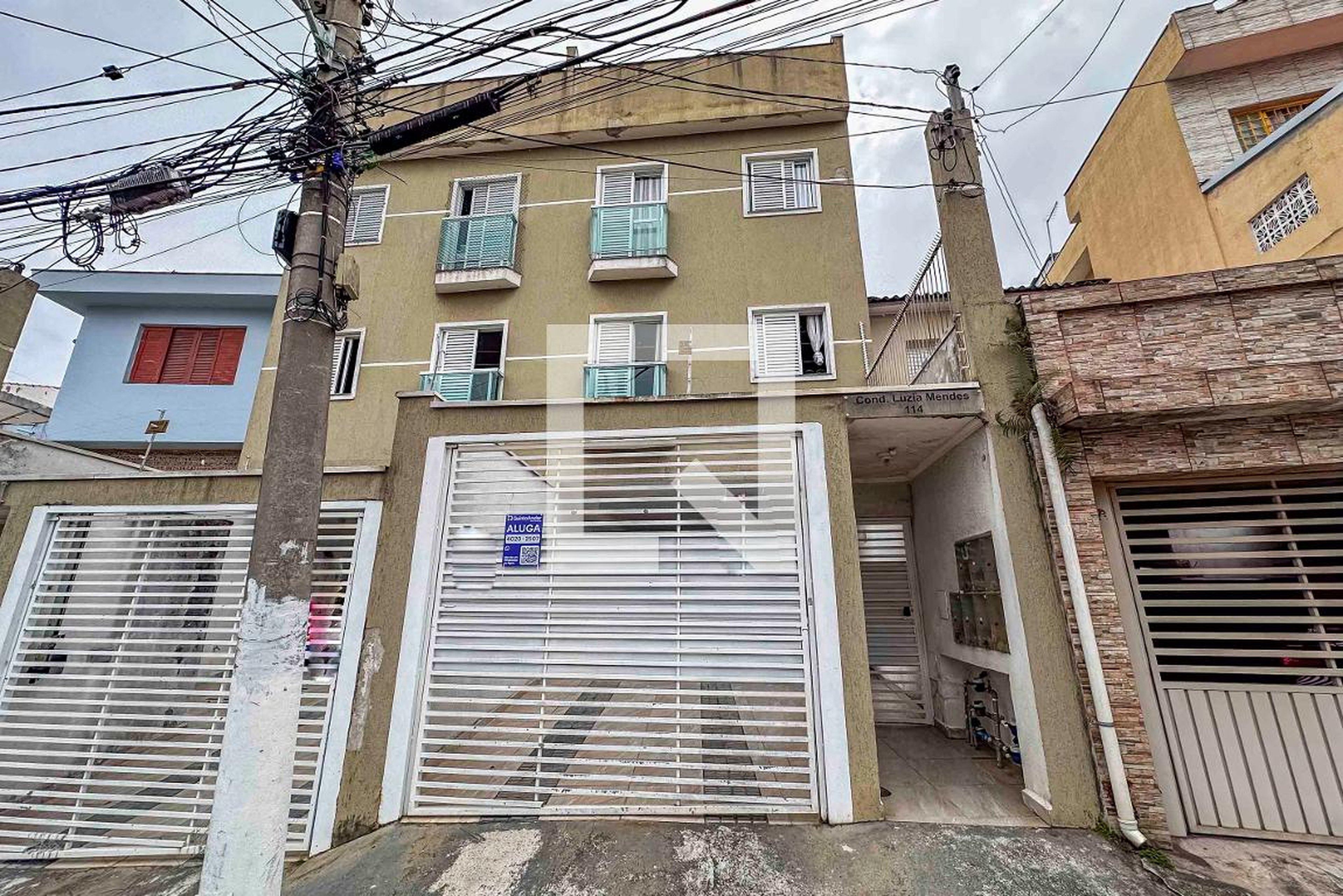 Fachada Condomínio em Rua Amália, 114