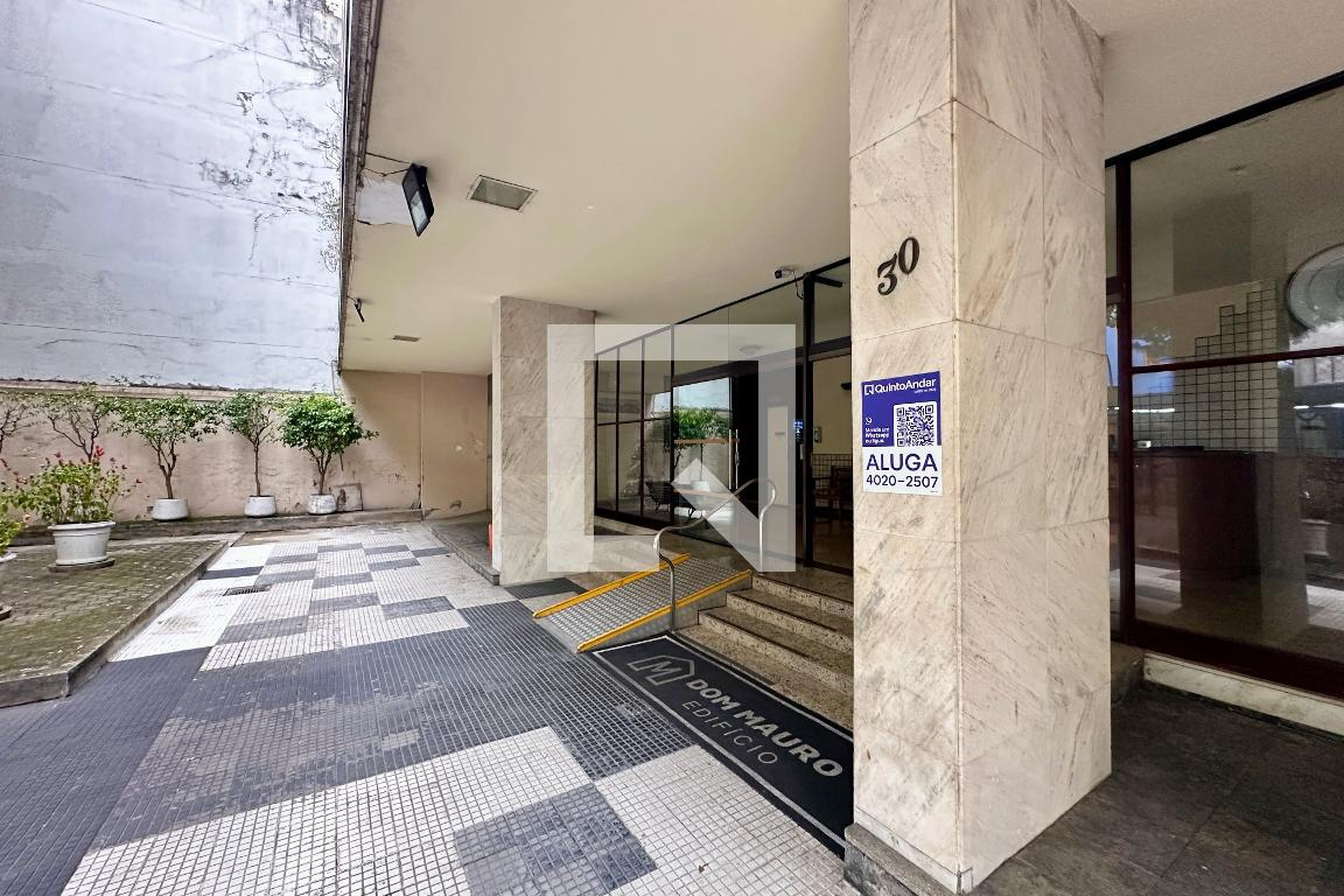 Fachada Condomínio em Rua Voluntários da Pátria, 32