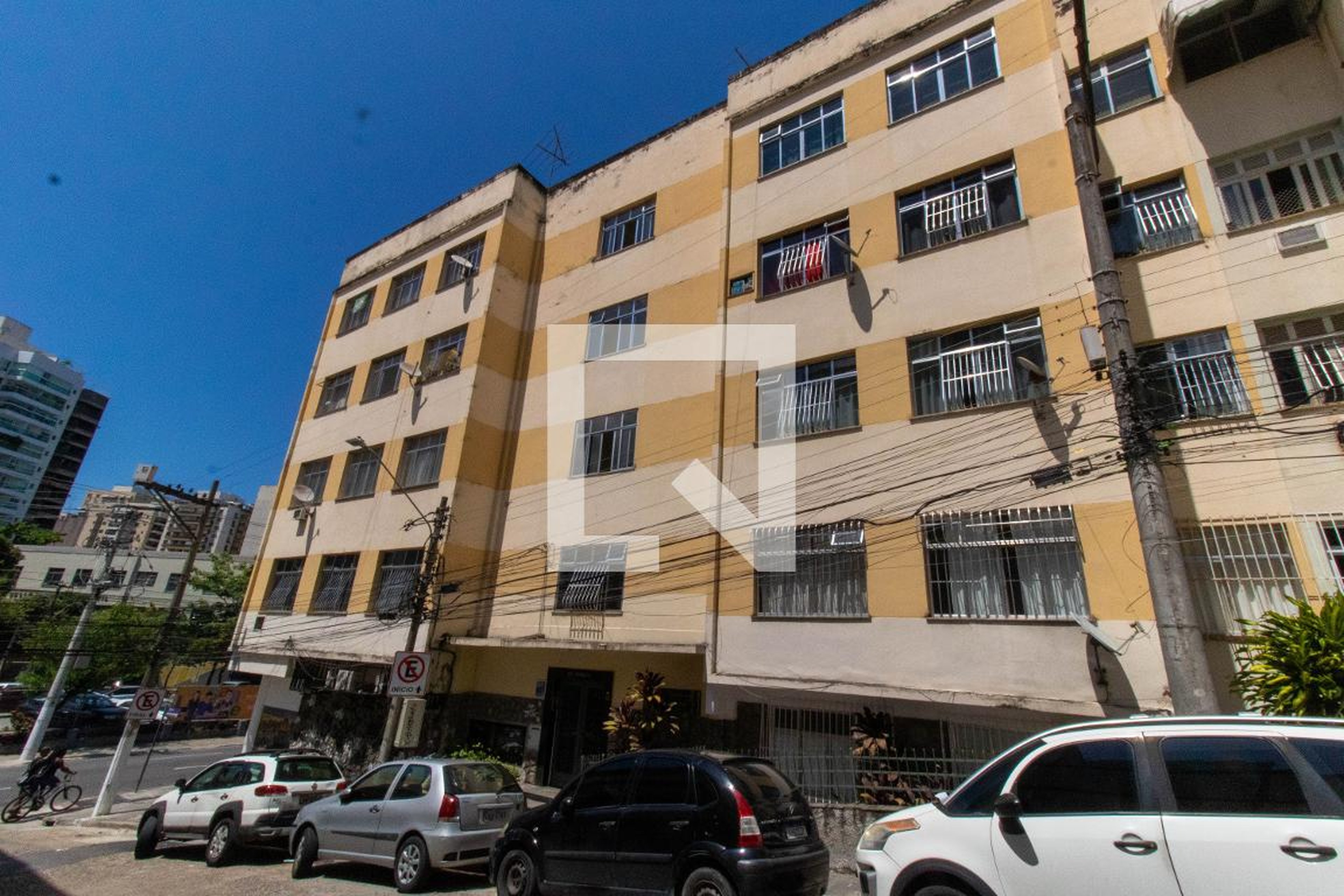 Fachada Condomínio em Rua Abel, 3