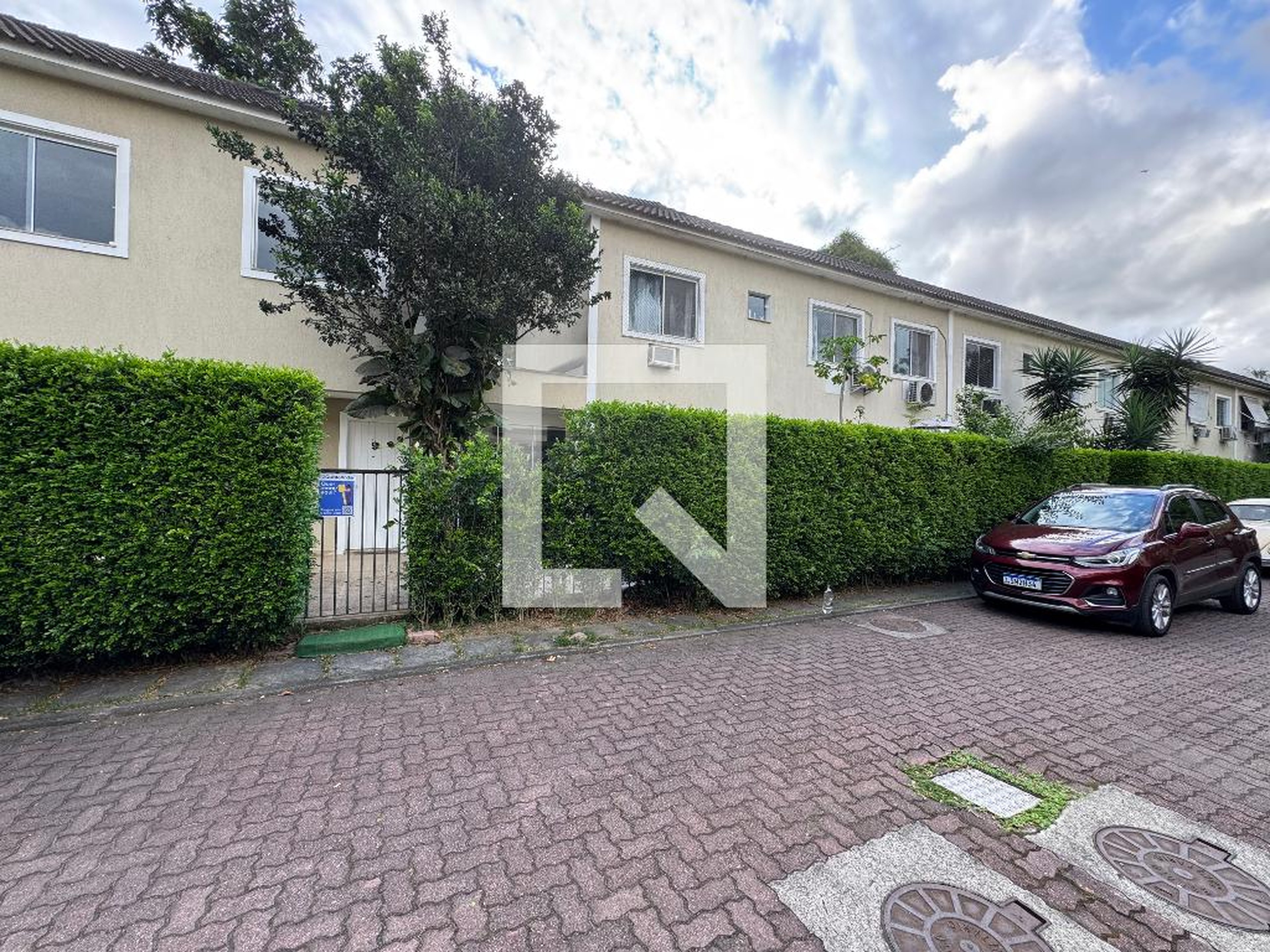 Fachada Condomínio em Rua Santa América, 105