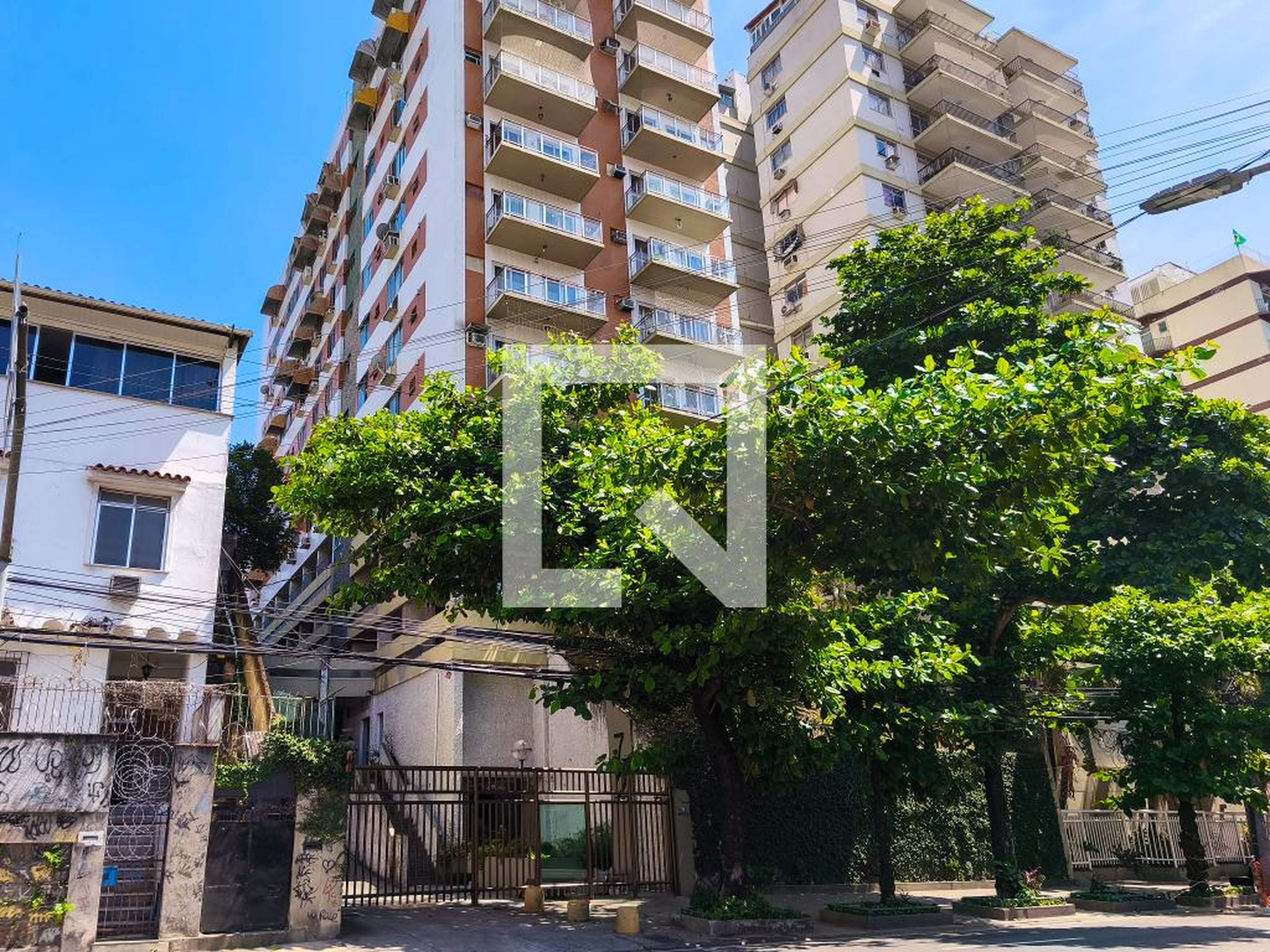 Fachada do Condomínio Edifício Bachur