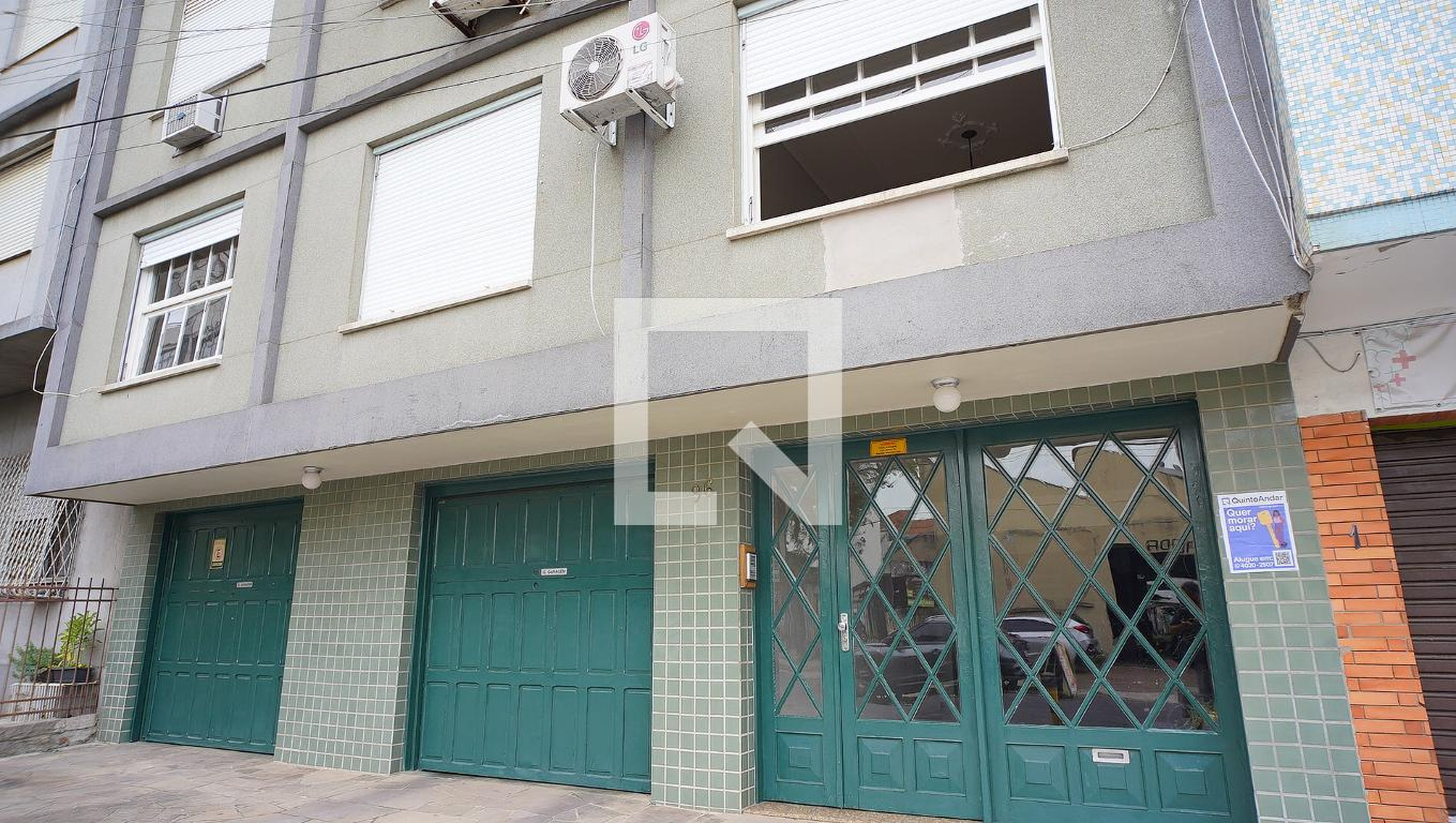 Fachada do Prédio Condomínio em Rua Açores, 96