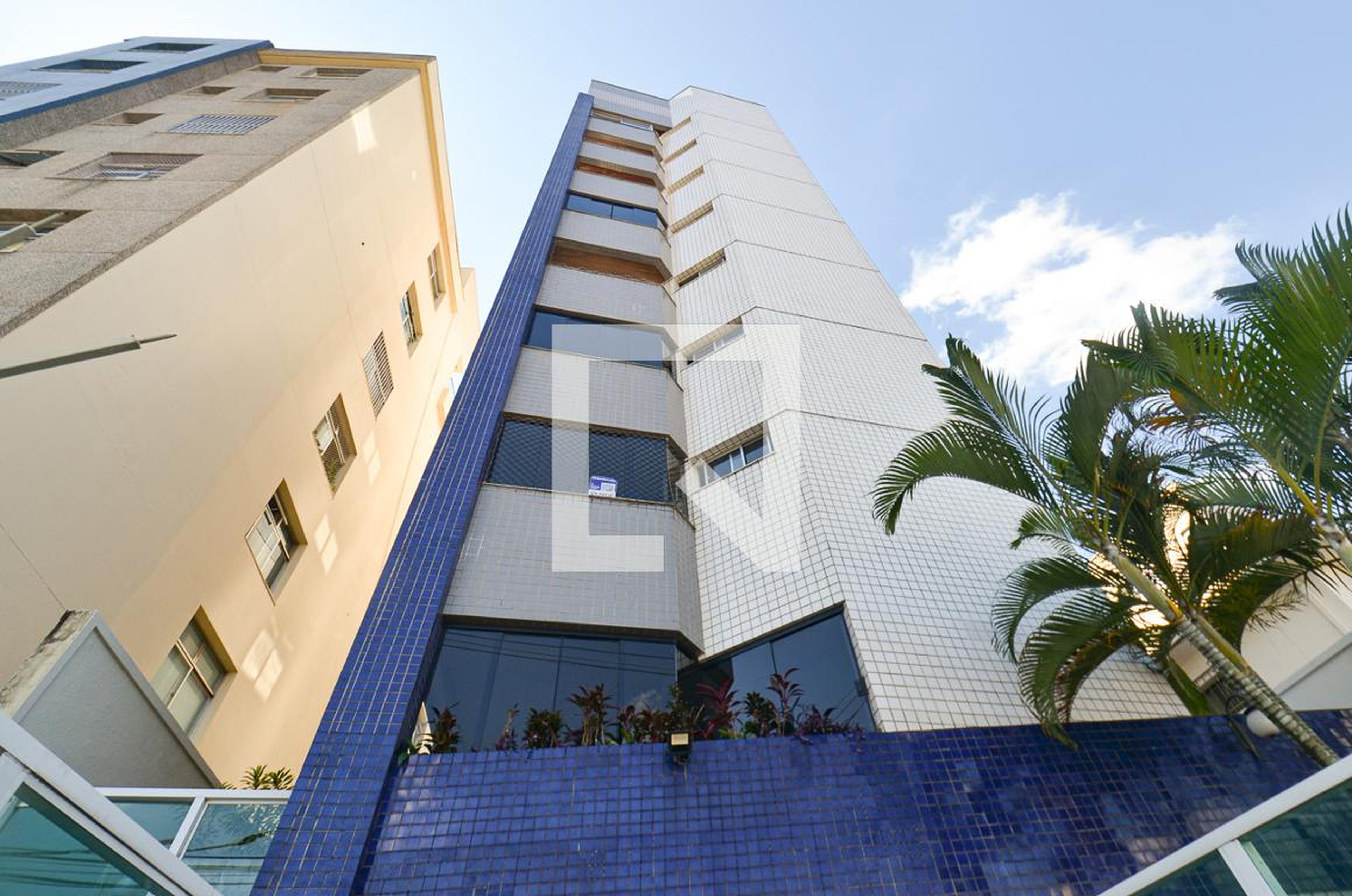 Fachada Condomínio em Rua Raul Mendes, 154