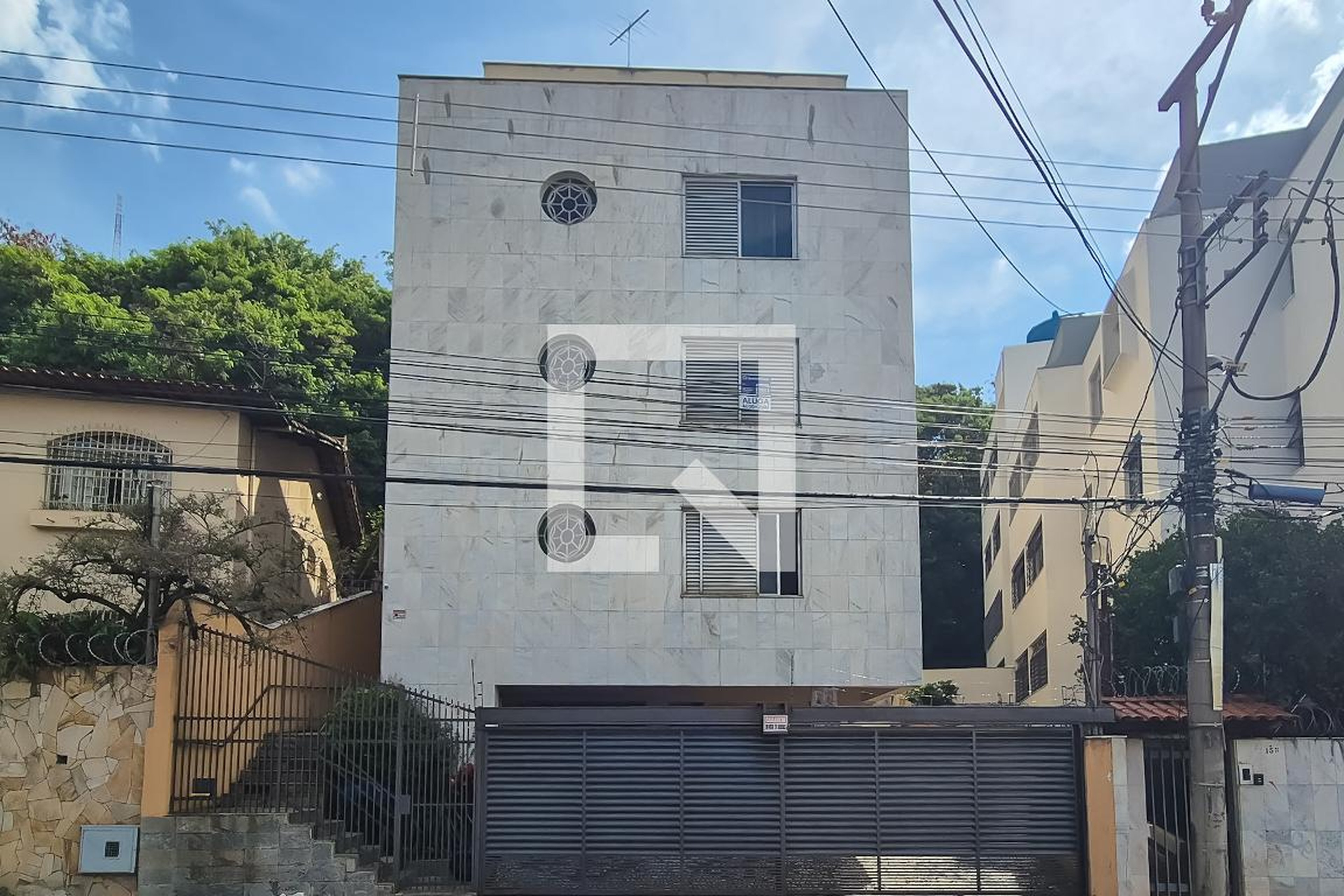 Fachada Condomínio em Rua Nísio Batista de Oliveira, 170