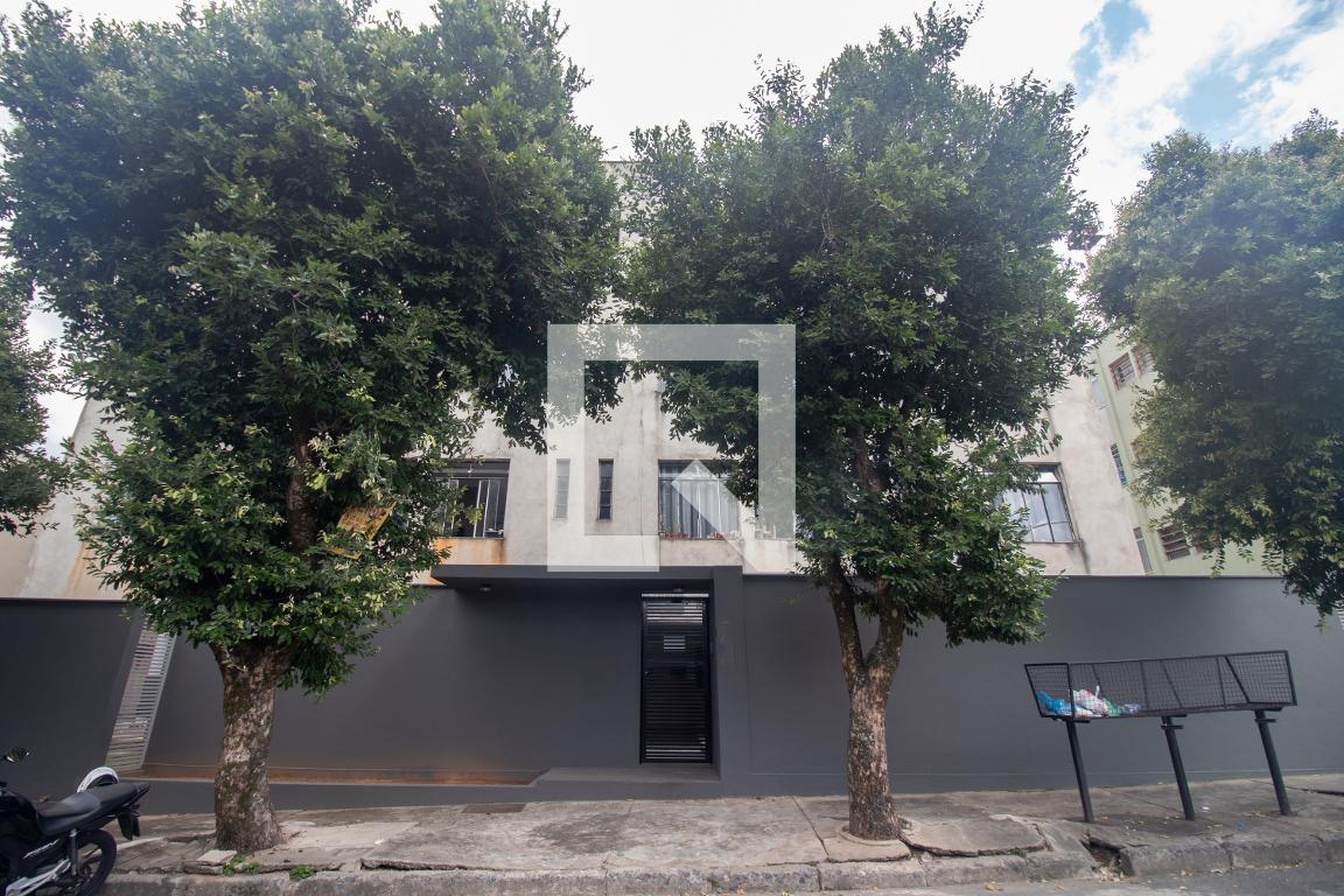 Fachada Condomínio em Rua Motorista Flávio Saraiva, 64