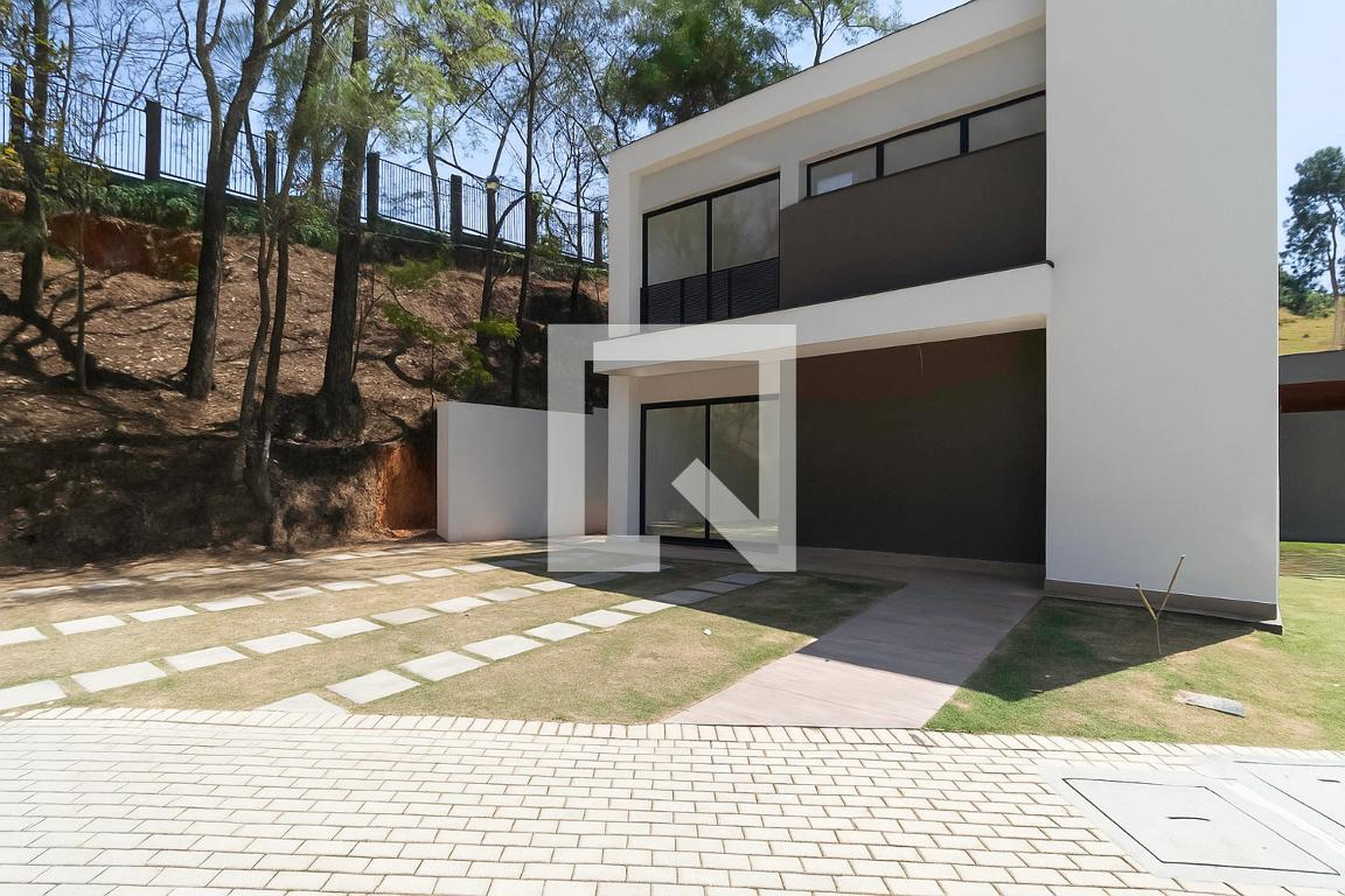 Fachada Condomínio em Rua Jaír Ferreira de Sá, 28