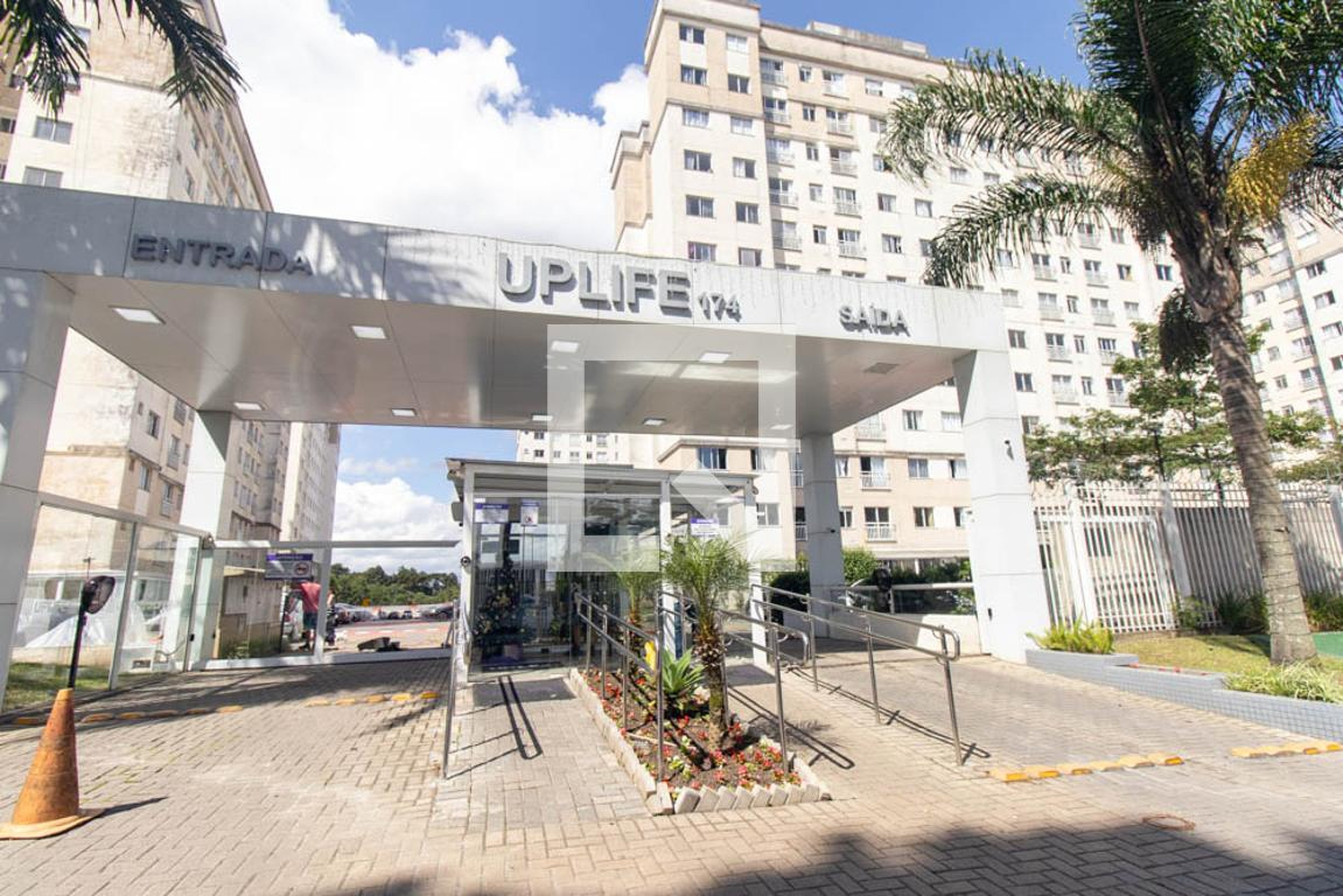 Fachada do Condomínio Condomínio Up Life Pinheirinho