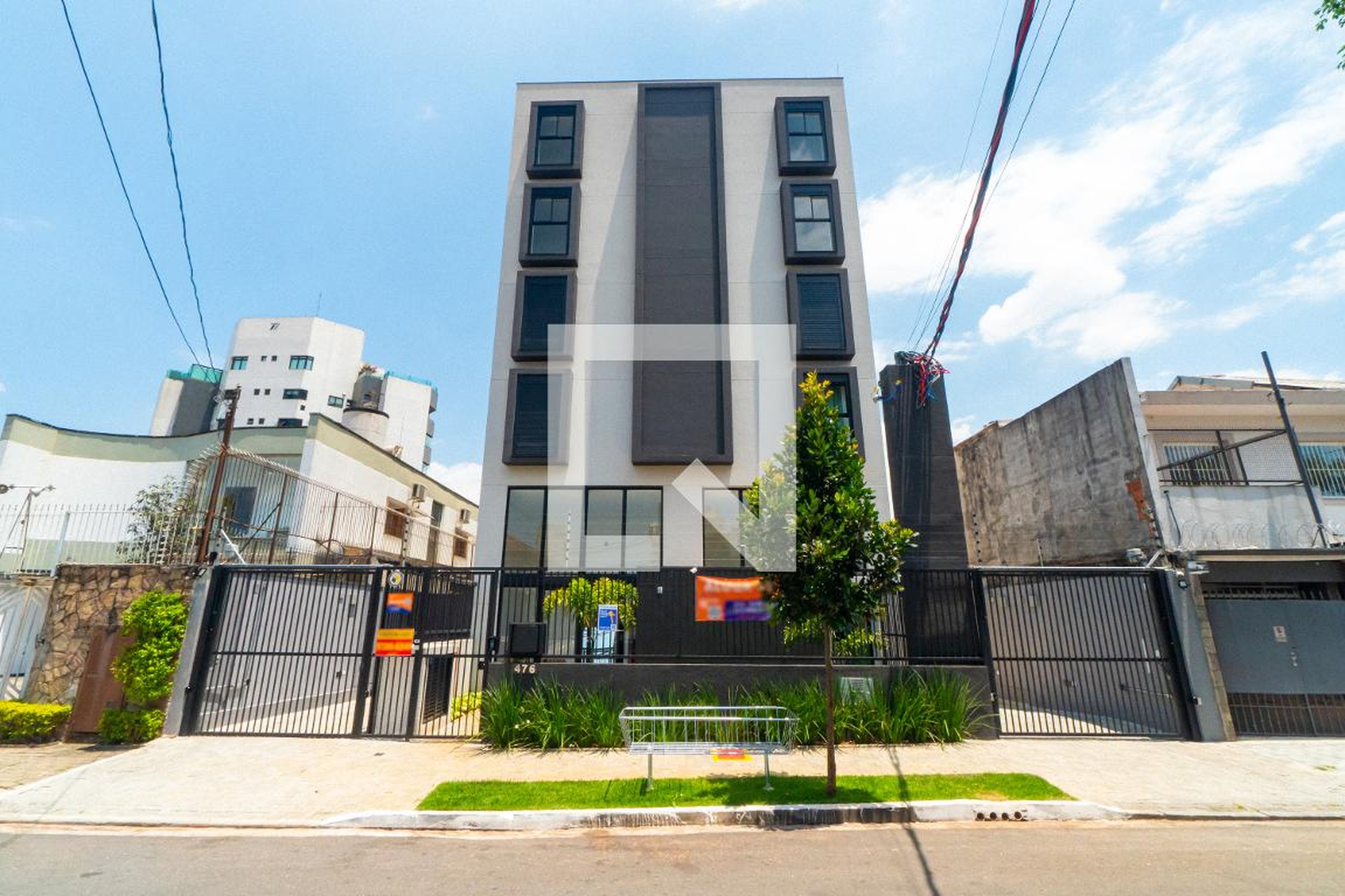 Fachada do Prédio Condomínio Quick Ubiatans