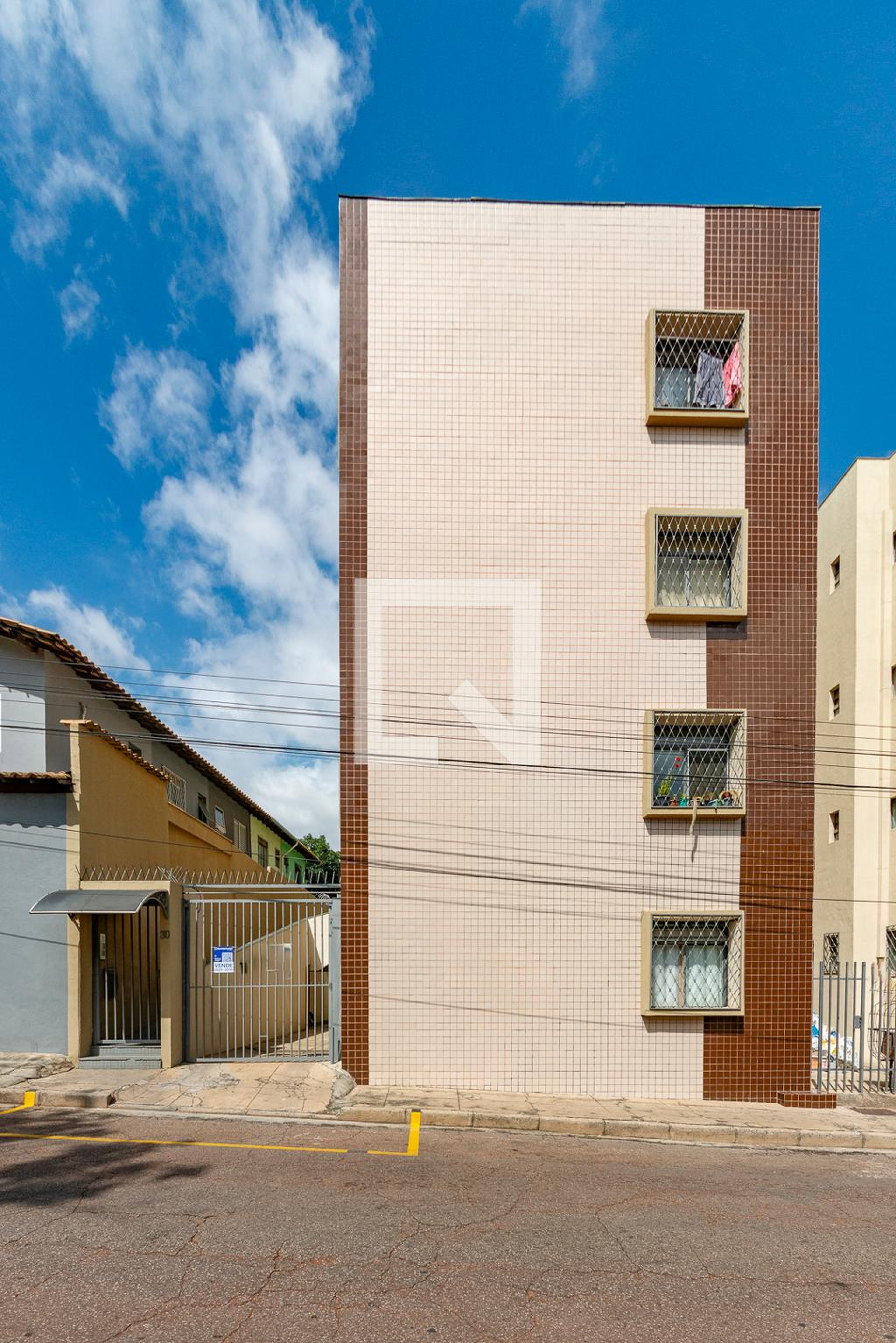 Fachada Condomínio em Rua Jacinto, 30