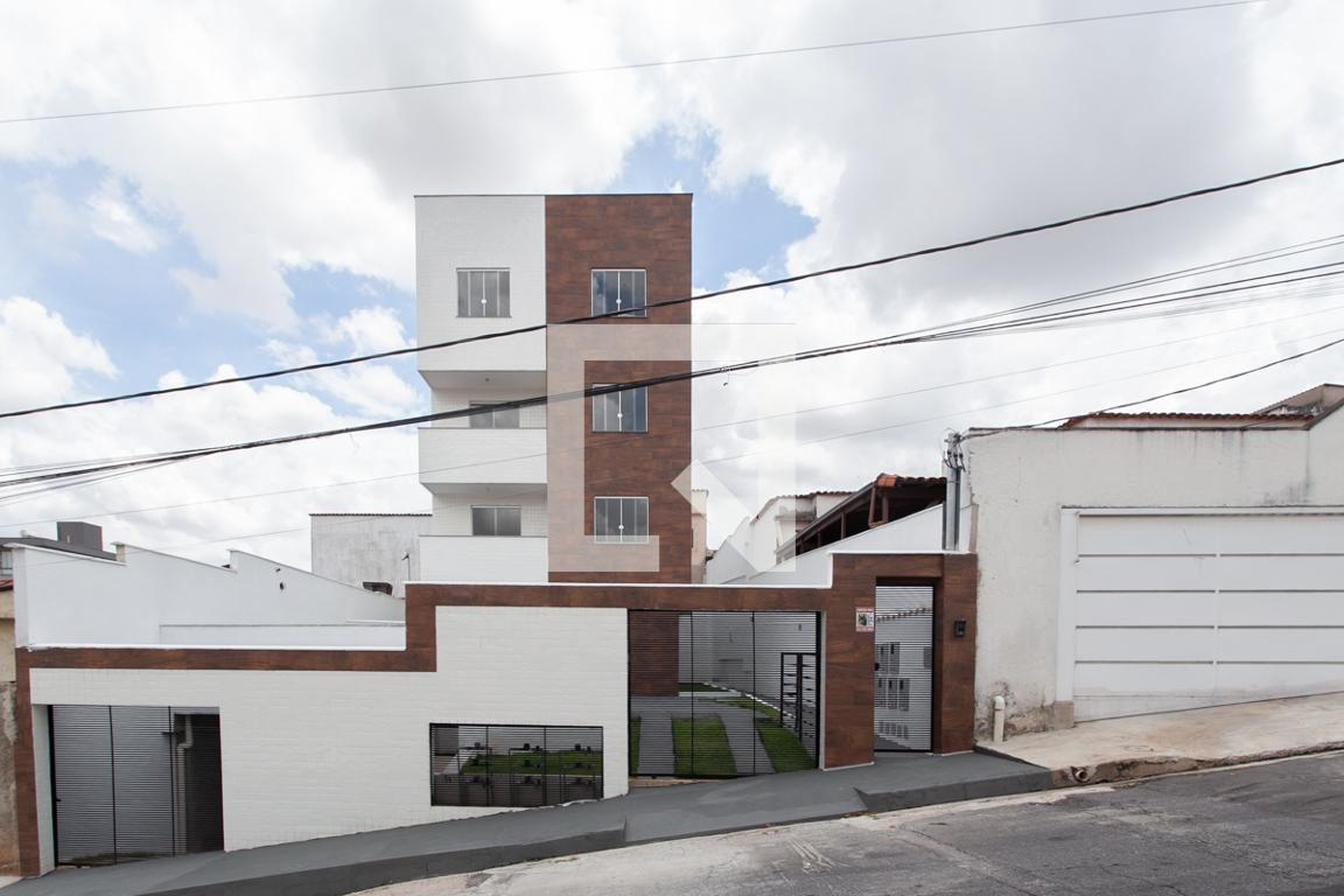 Fachada Condomínio em Rua Nove de Maio, 95