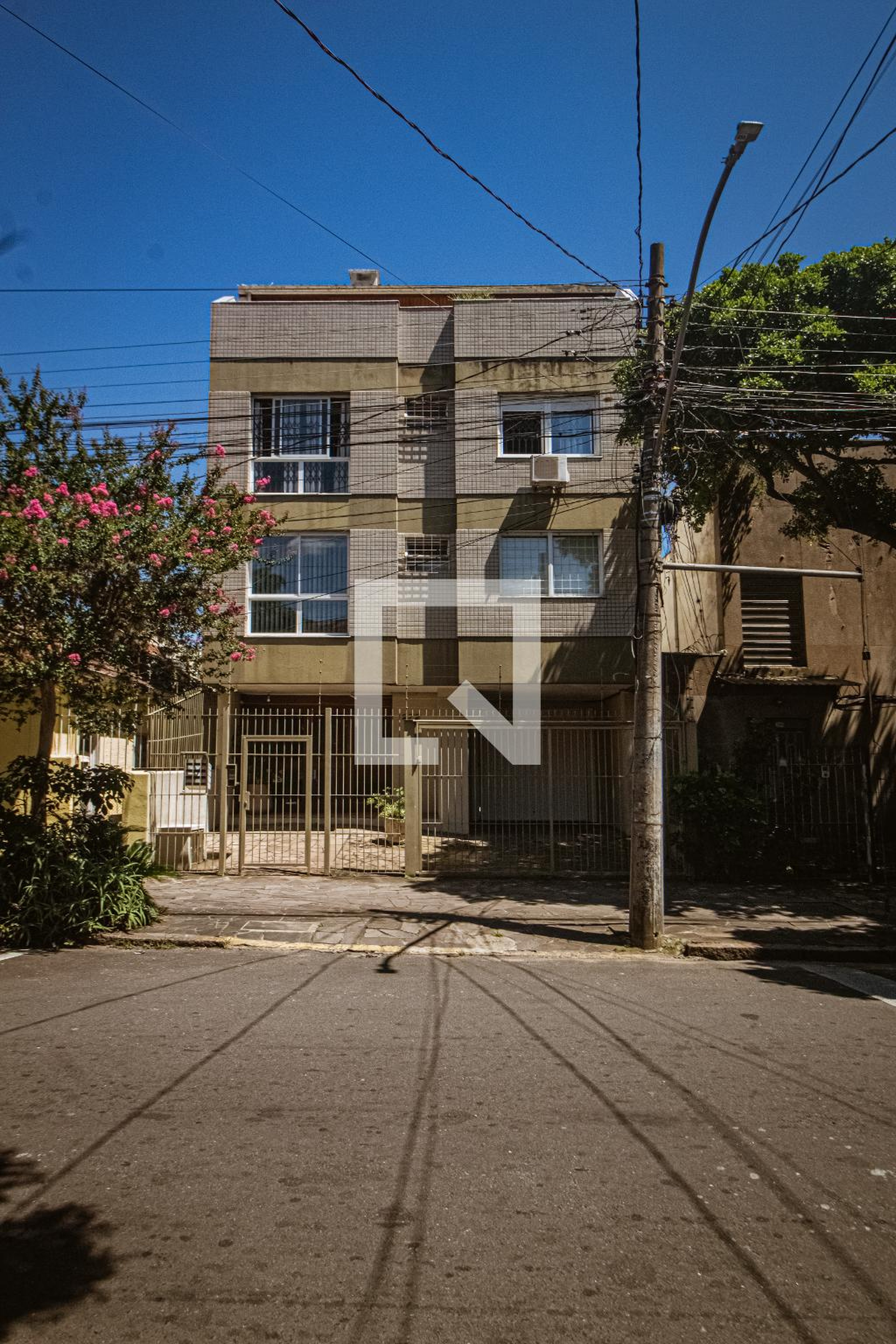 Fachada Condomínio em Rua Monsenhor Veras, 272