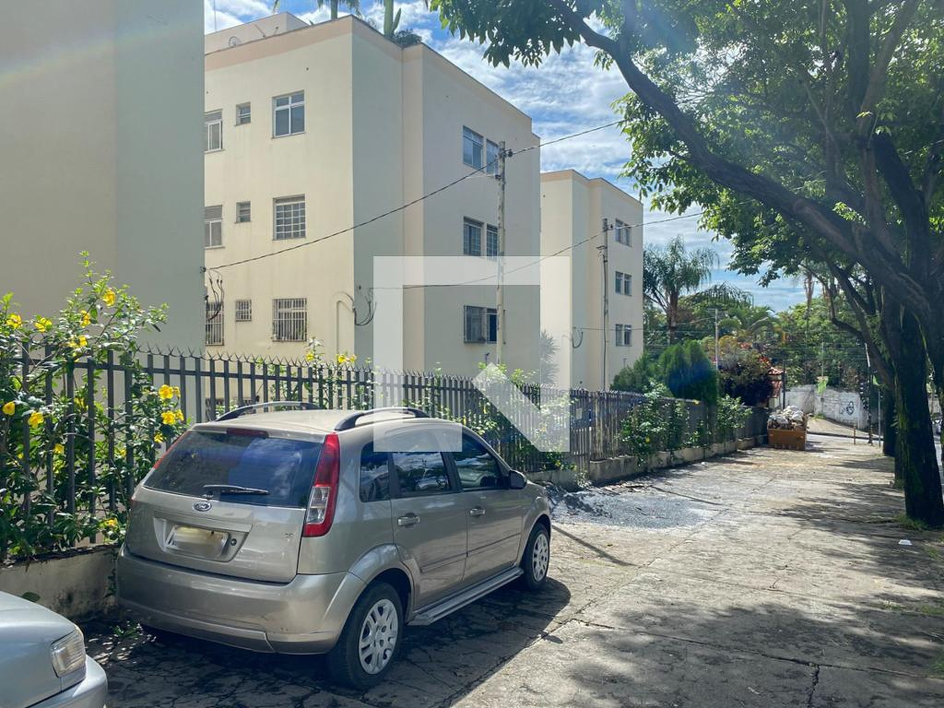 Fachada Condomínio em Rua Estoril, 51