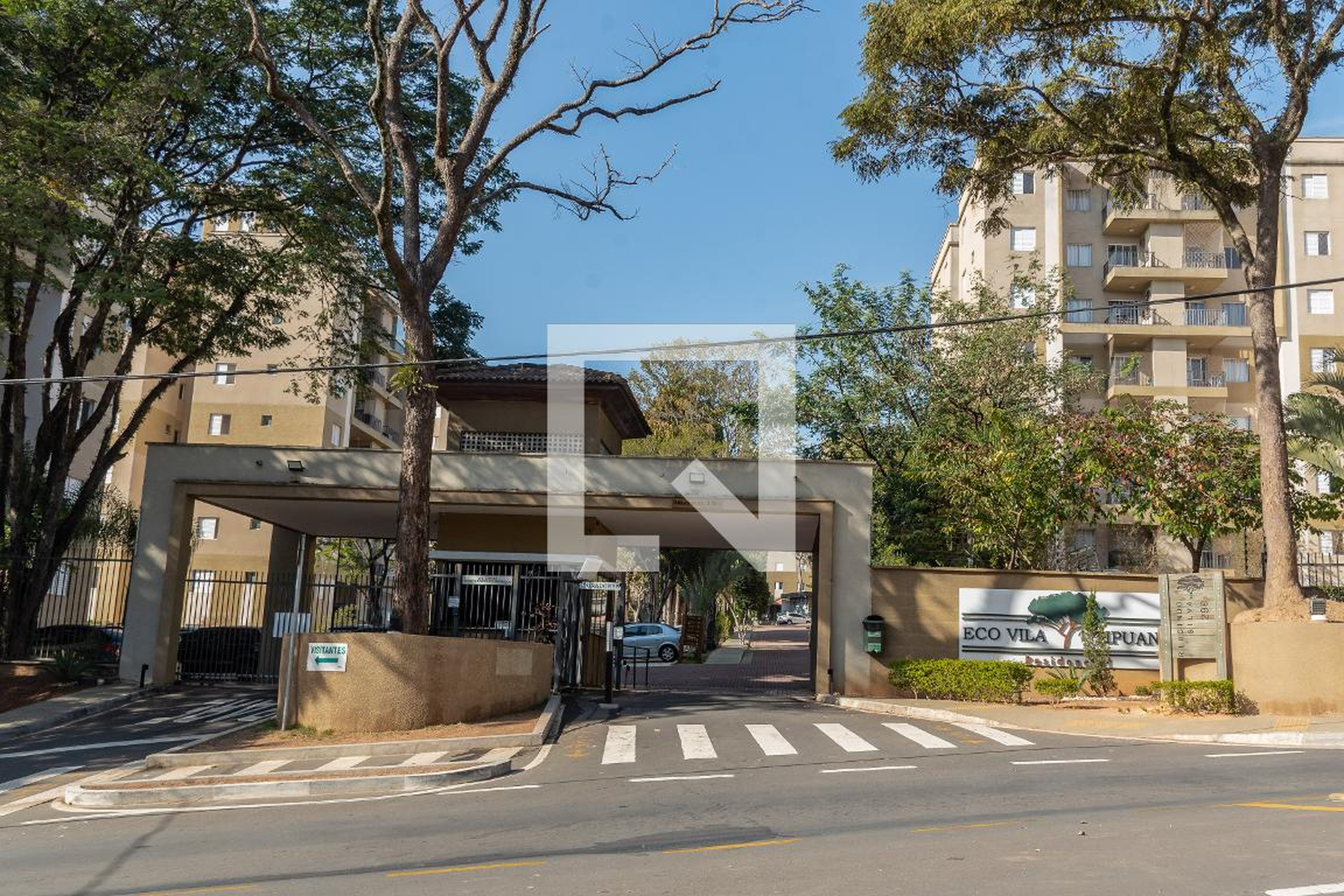 Fachada do Condomínio Condomínio Eco Vila Tipuana